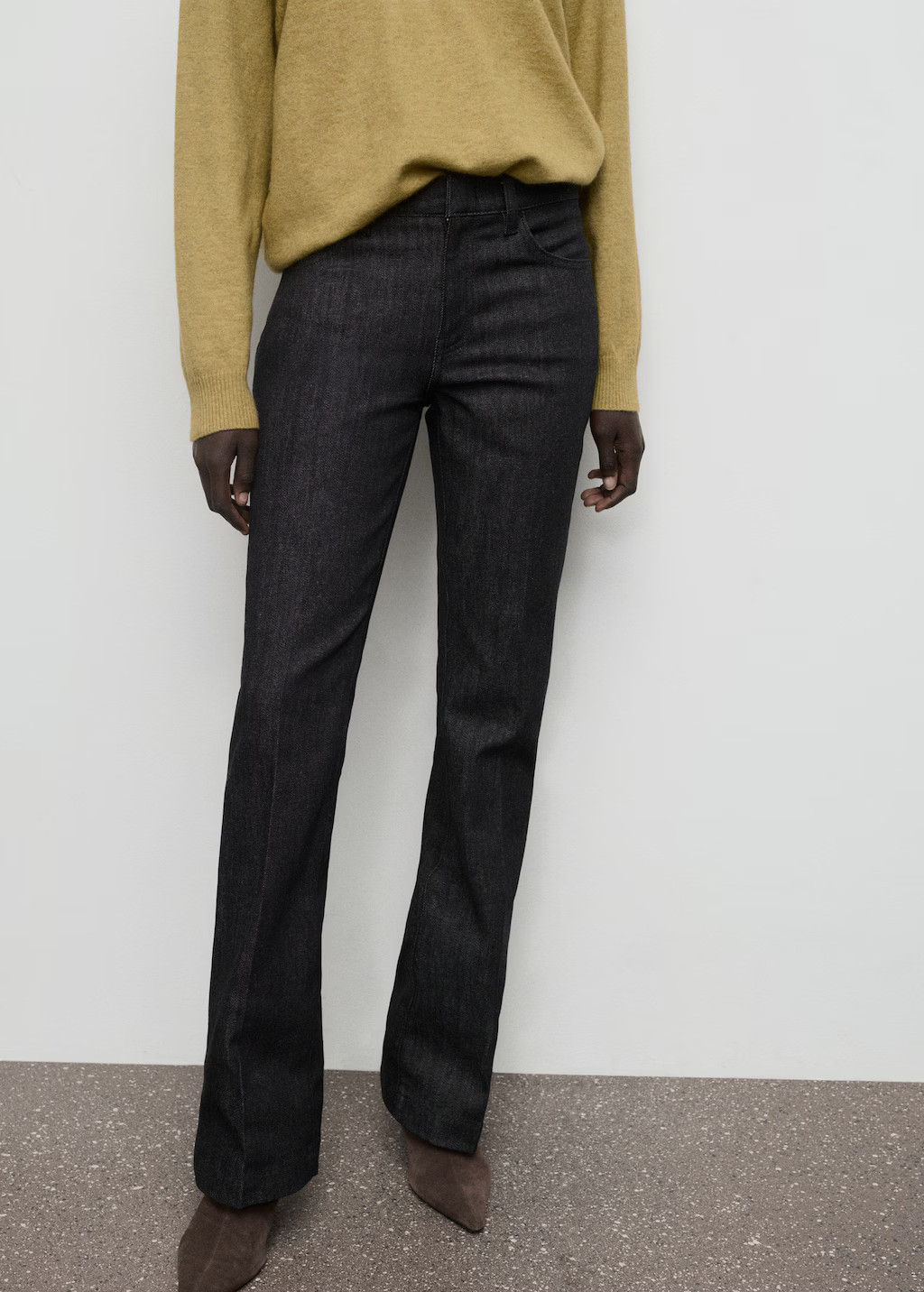 Flared-Jeans mit mittlerer Bundhöhe | Mango EU