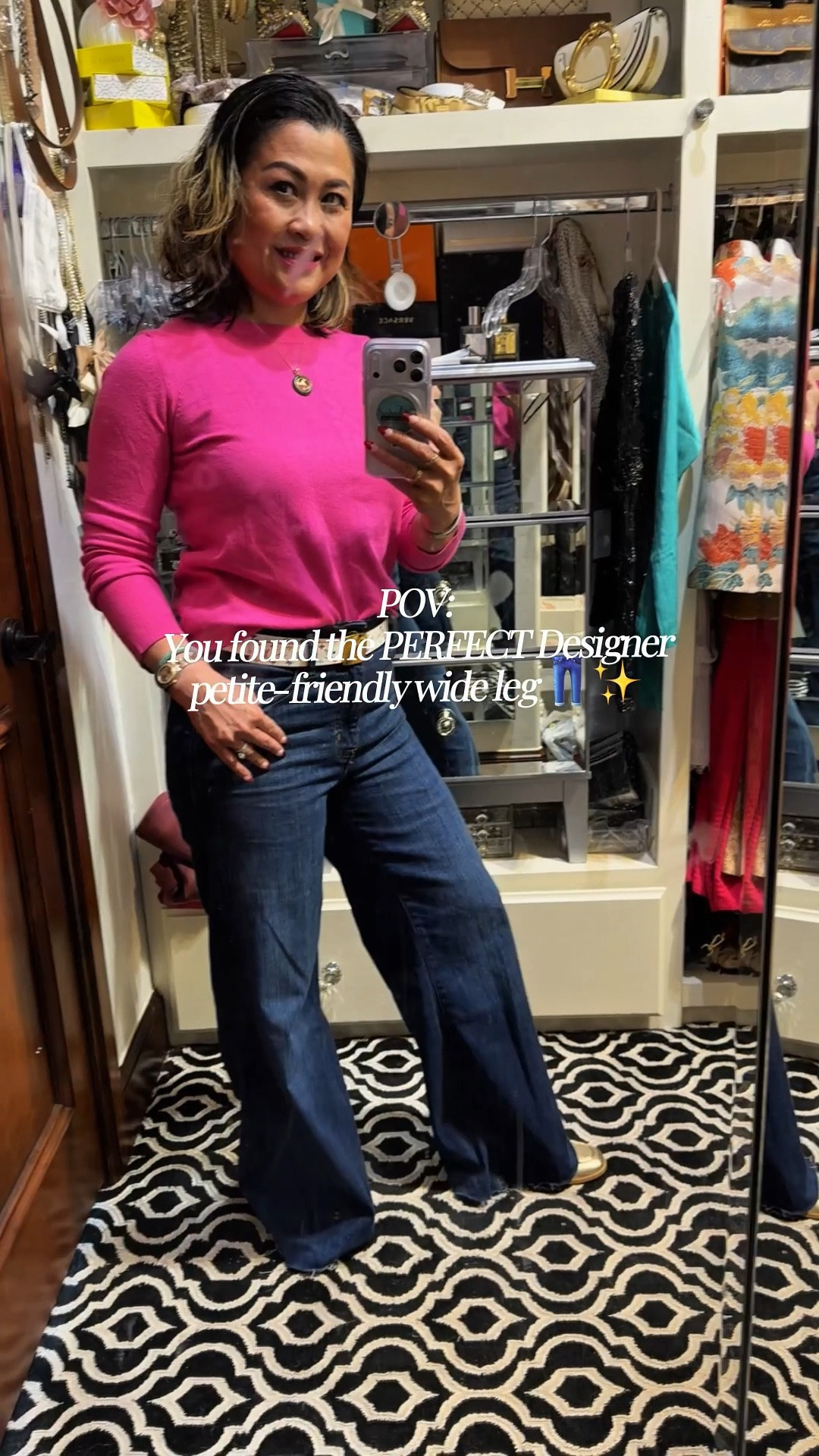 Can we talk about the perfect petite fit? 👏 Finding a palazzo crop that actually hits at the right spot without needing a tailor is a total game-changer. I paired these FRAME Palazzo Crop jeans with a super cozy (and affordable!) Free Assembly crewneck for that ultimate high-low mix.
💖 Style Tip: A statement belt and a pop of pink instantly elevate a simple denim look!