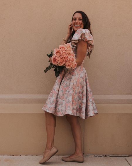 Such a stunning floral dress from Ivy City! Use code CLAIREX15ICC for 15% off! #ivycitydress #floraldress 