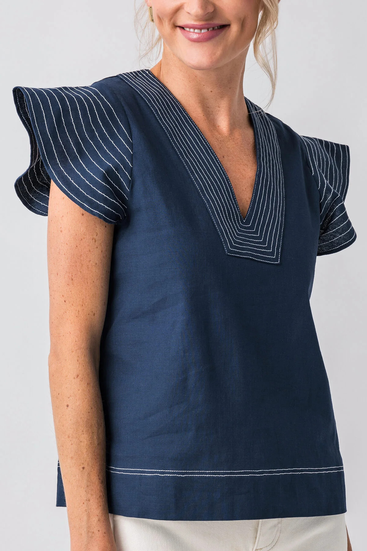 THML Bennet Contrast Piping Ruffle Sleeve Top | Social Threads