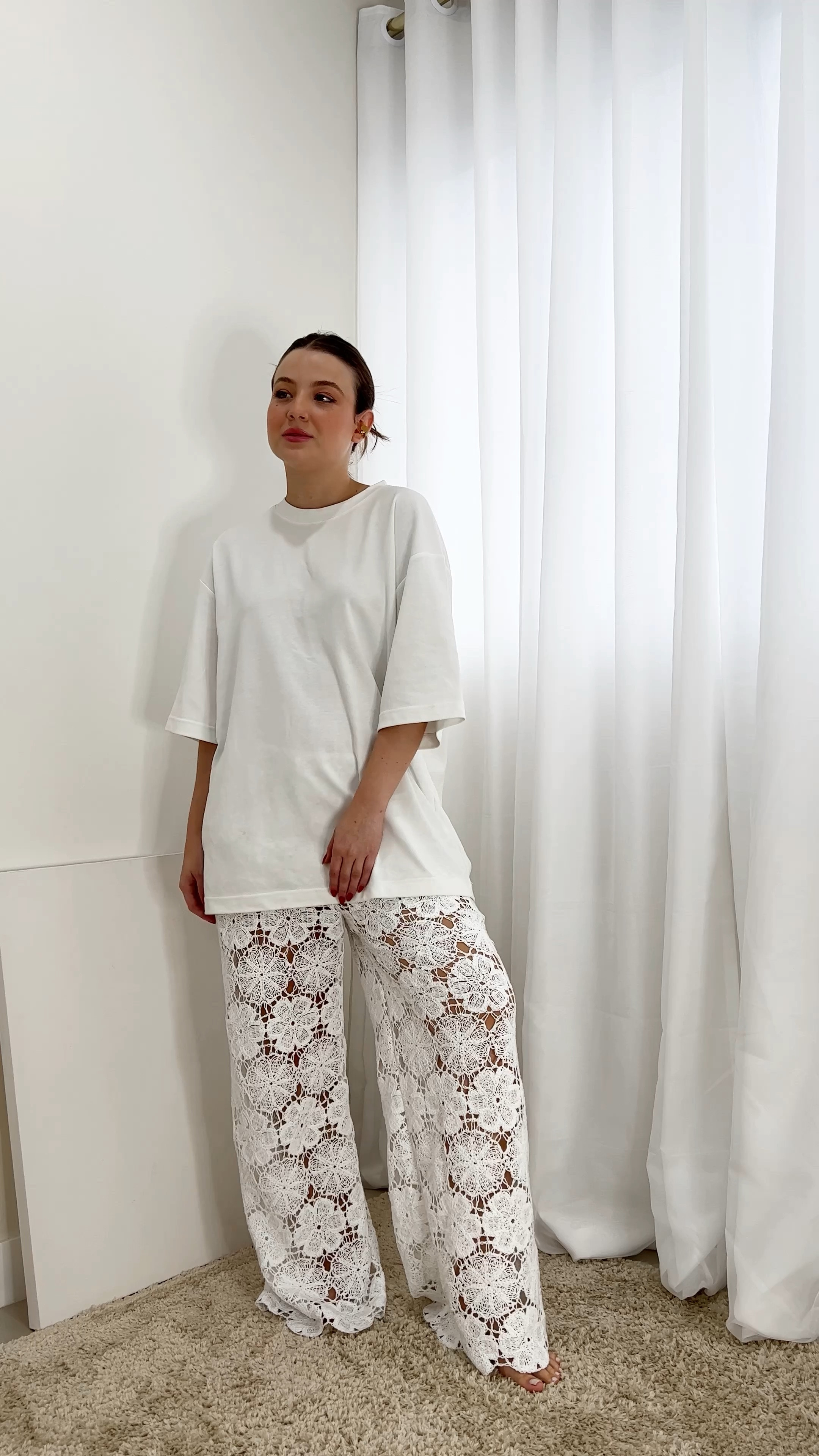 A sandália colorida, traz um ponto de cor perfeito do look! 

minha aposta foi essa de tiras da Santa Lolla, mas já aproveitei e deixei a pink para vocês também 

#LTKbrasil #LTKsalealert