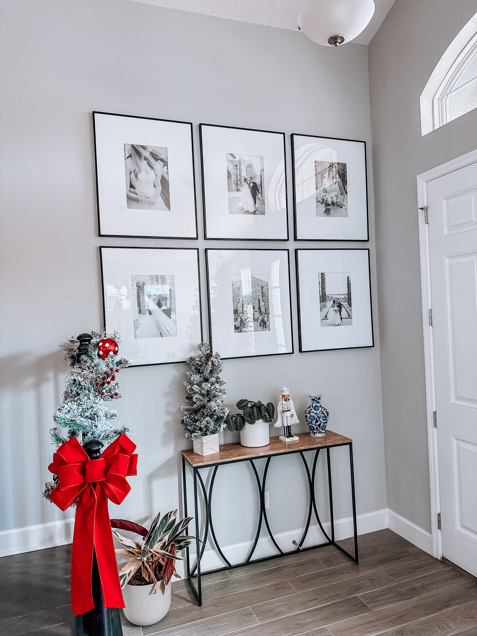 christmas decor for entry way 

#LTKhome #LTKHoliday #LTKSeasonal