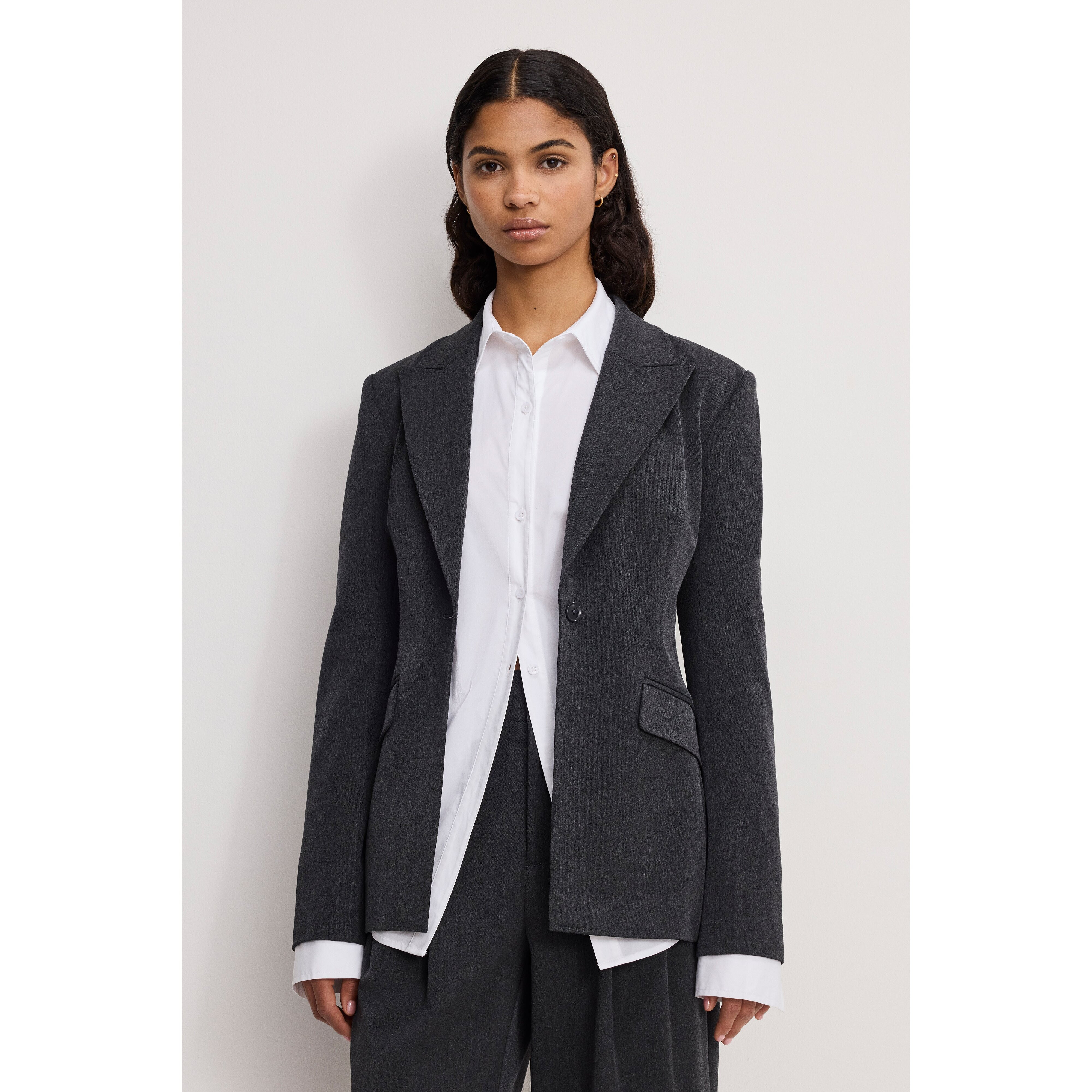 Women's Essential Suiting Sculpted Blazer | Dark Heather Gray, Size 3XL | Good American by Khlo� Kardashian | Good American