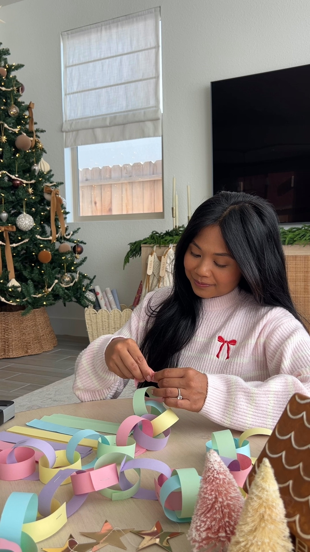 These pre cut paper strips made making these paper chain garlands for Nora’s room super easy 👏🏽

#LTKKids #LTKHoliday