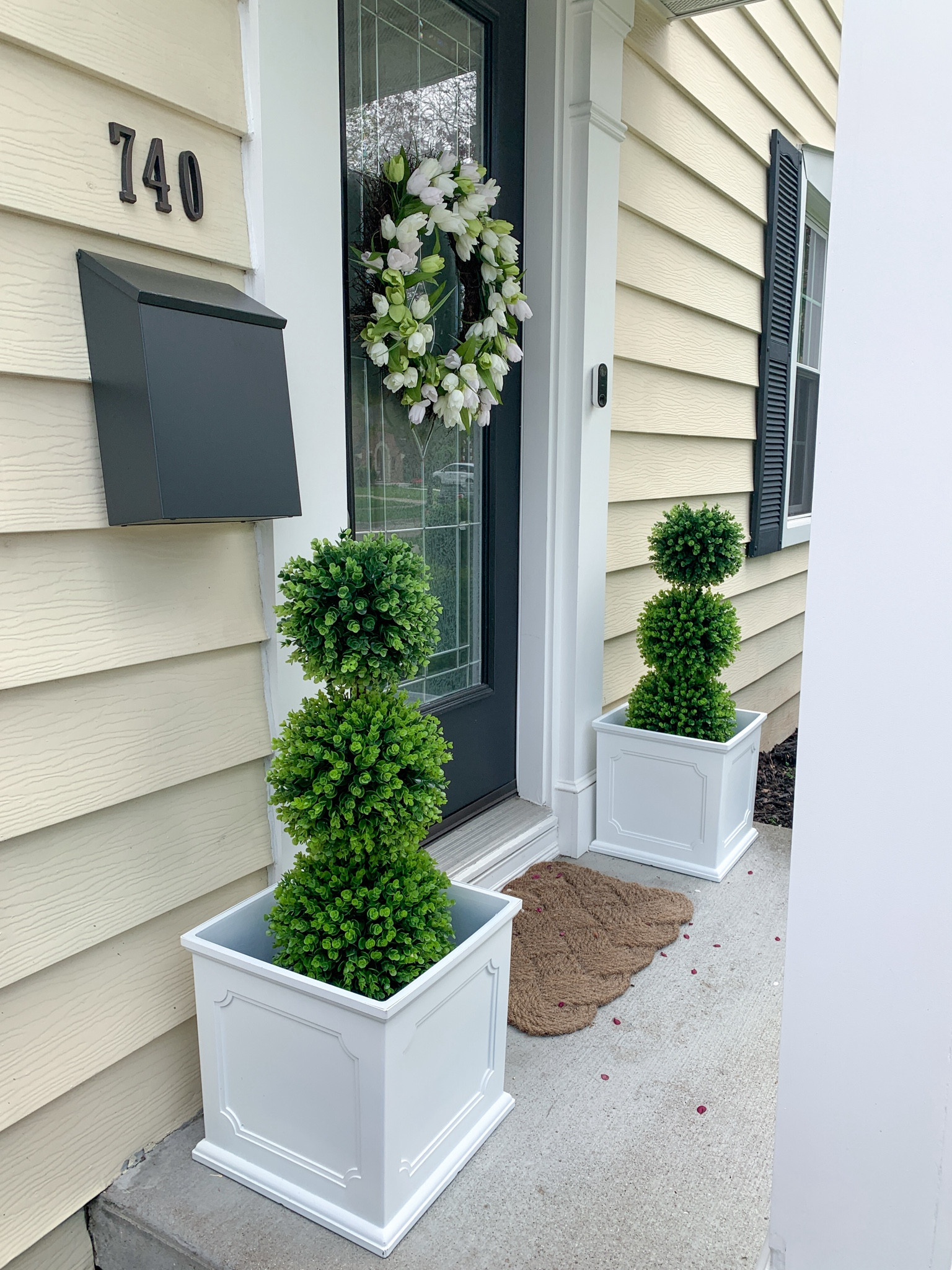 Front porch decor, planters, black mail box 

#LTKfindsunder50 #LTKhome