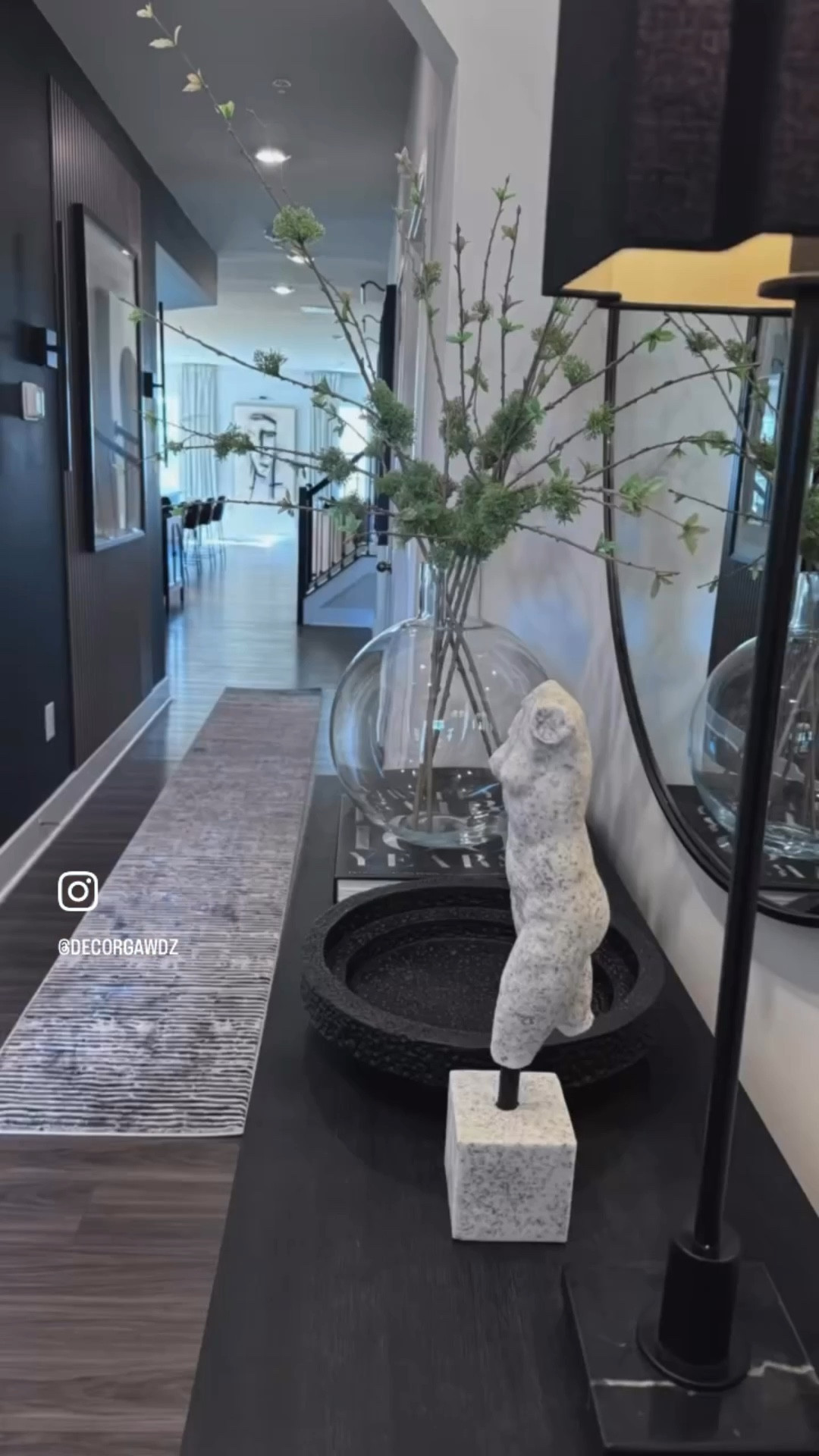 I found the perfect @safavieh runner for my hallway @amazon 
•
The runner is a 2x14 and feels great to walk across. 
•
#decor #design #designdeinteriores #runner #homedecor #contentcreator