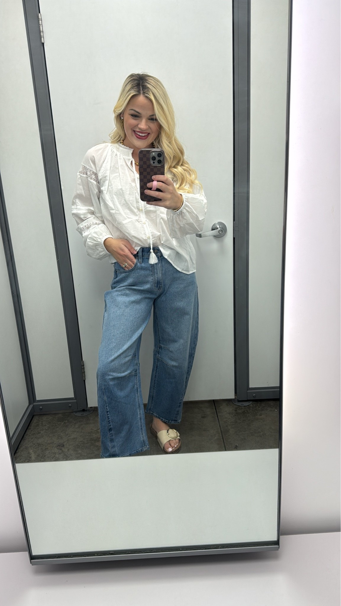 These barrel jeans are everything!!!

#LTKootd