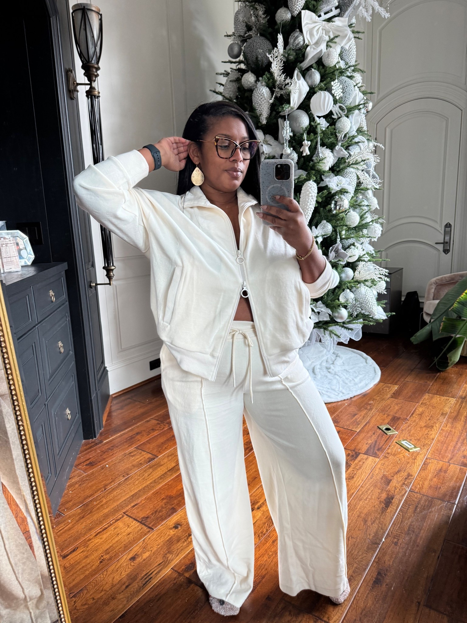 Super comfy + chic wide leg velour set for under $50!! 

#LTKPlusSize #LTKMidsize #LTKFindsUnder50