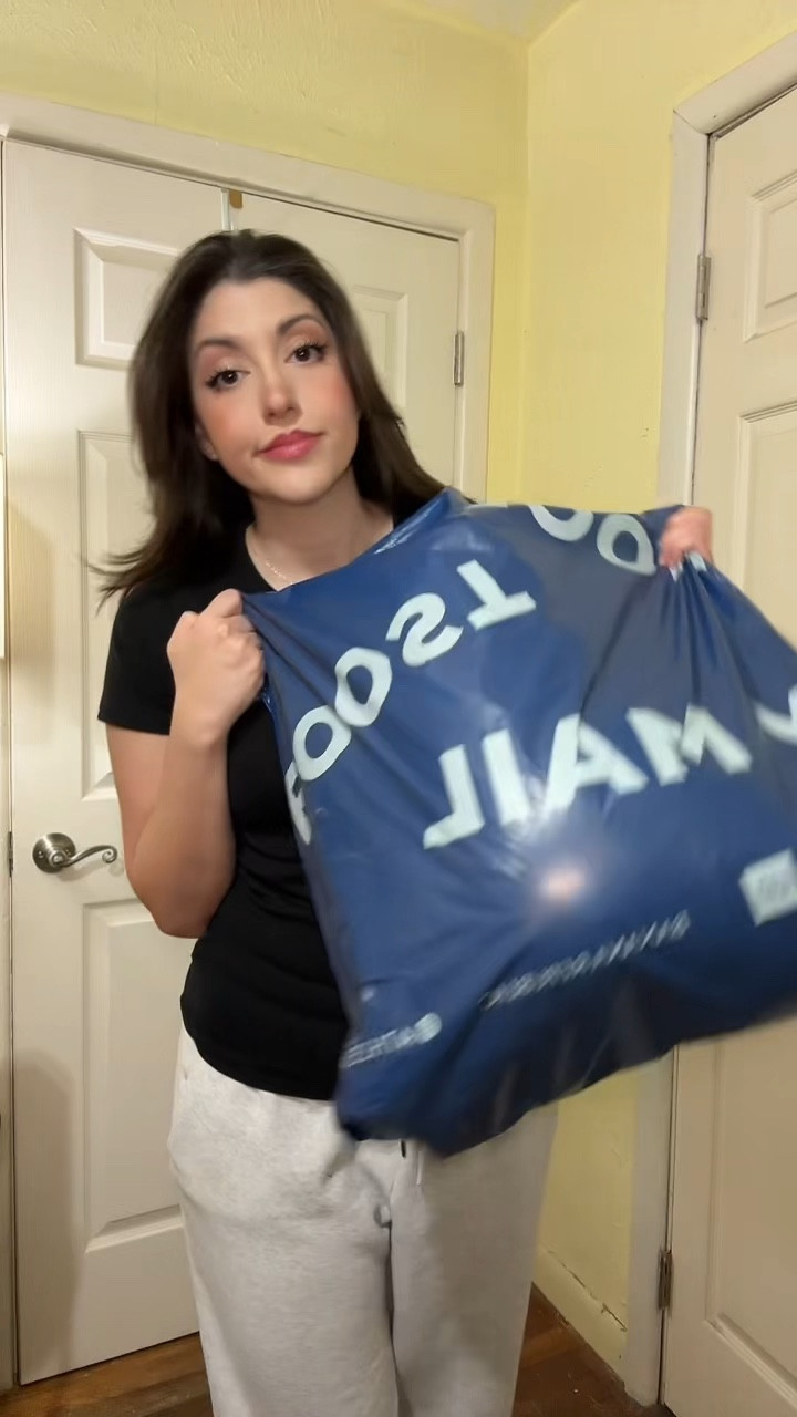 Old navy holiday haul🛍️💚 

#LTKfindsunder50 #LTKSeasonal #LTKsalealert