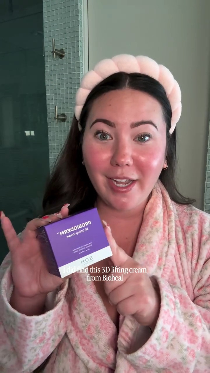 🪄 3D lifting cream to say GOODBYE to those turkey necks! 

@bioheal.boh_official PROBIODERM is KEY for firmer-looking skin that reduces the signs of aging ✨

#bioheal #purplebotoxcream #protighteningcream #tightener #boh
