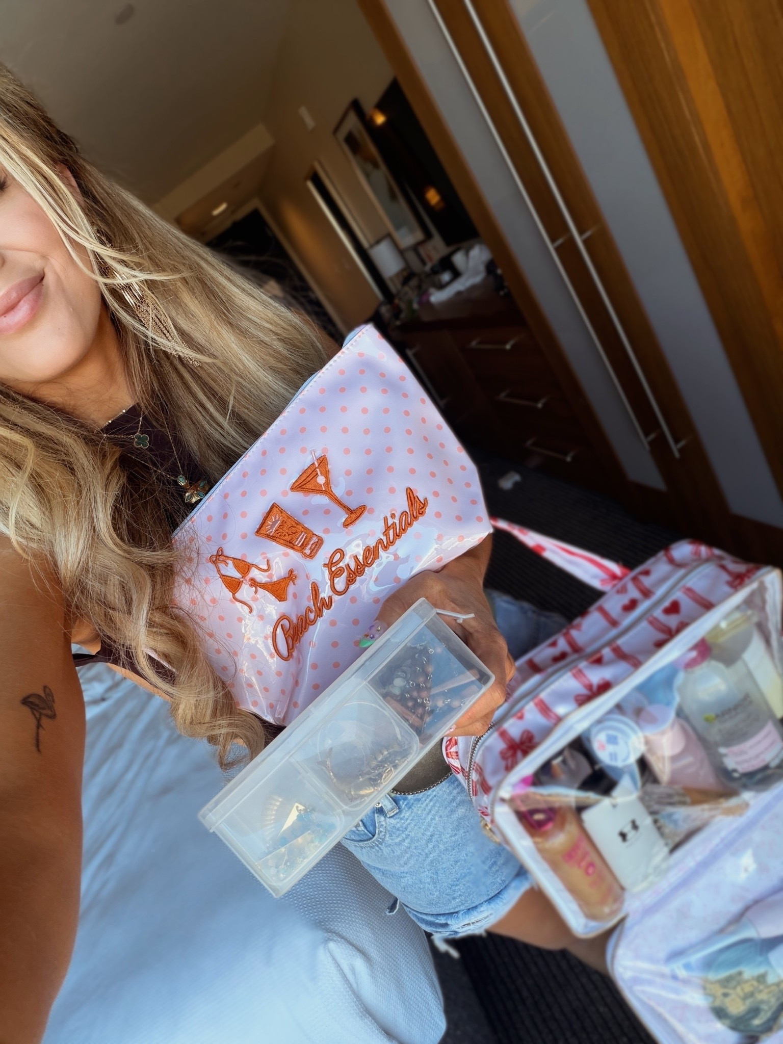 My absolute must have bags for travel!




Travel favorites, must haves, essentials, storage, cosmetic bags, personalized, customized, initials, vacation, beach, kenz kustomz, justclassicallycassidy

#LTKTravel #LTKSeasonal