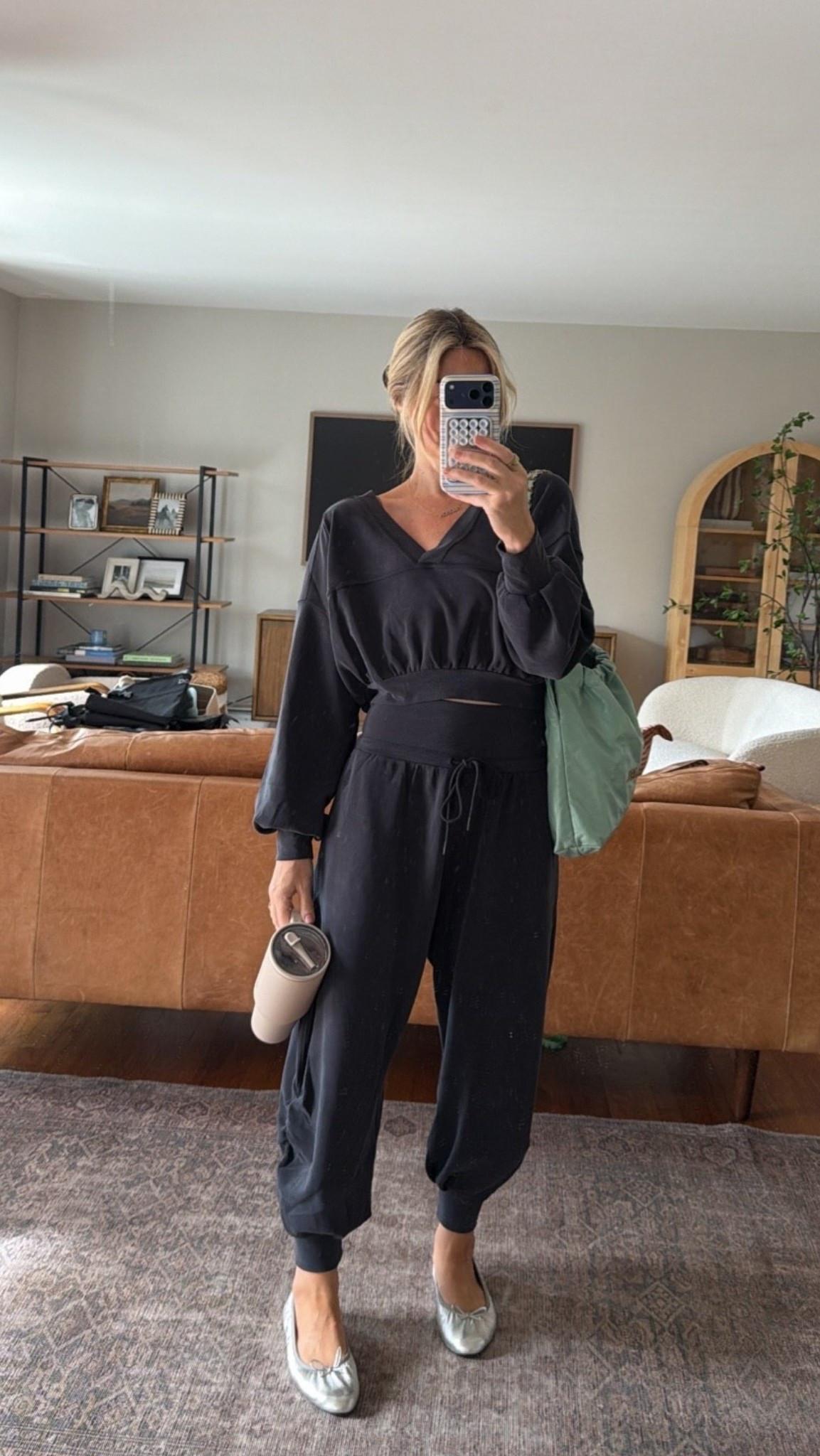 The softest high waisted set!! Wearing a size small! So comfy 

@fpmovement