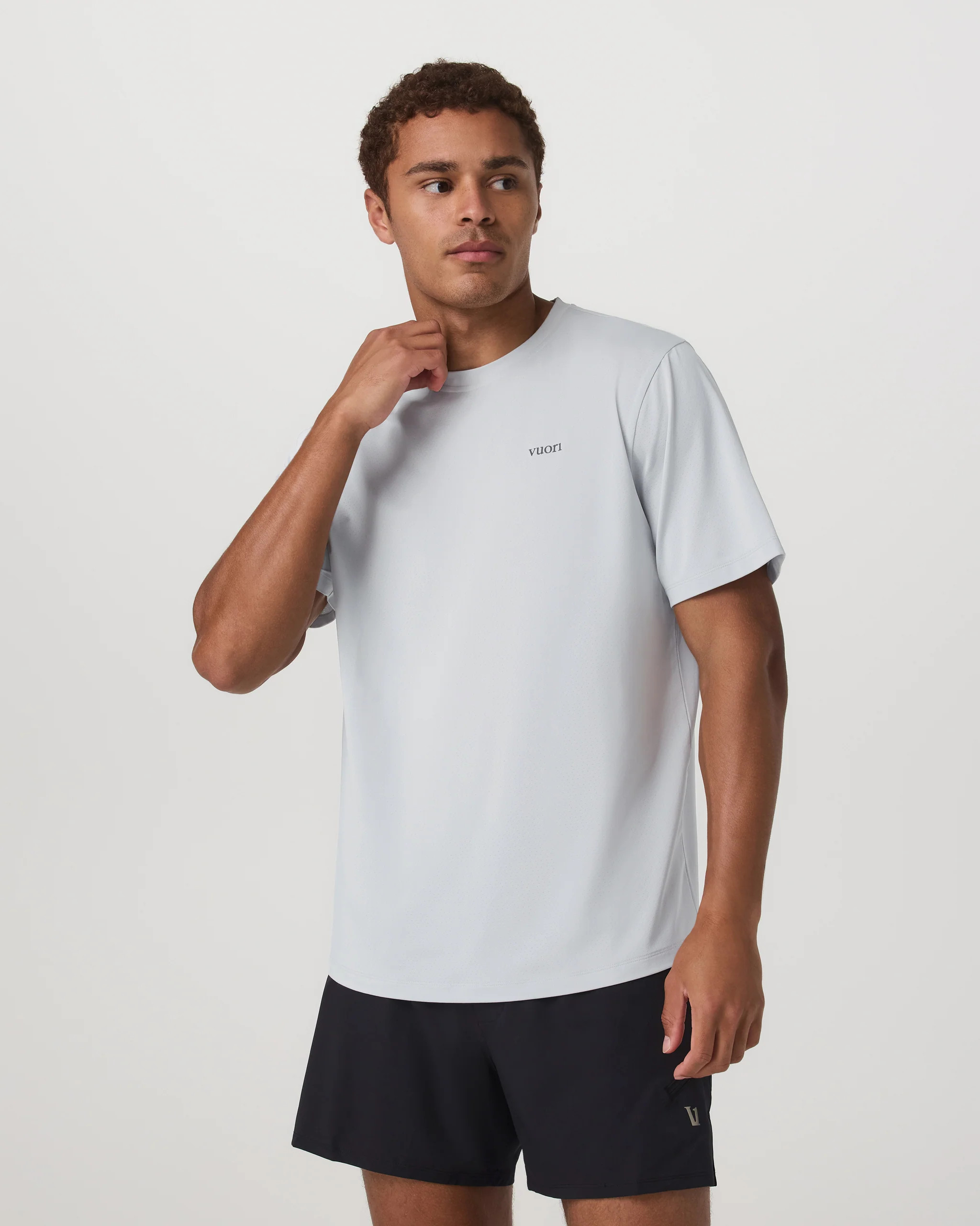 Short Sleeve Viewpoint Performance Tee 2.0 – Sky Grey – Tops – Vuori | Vuori Clothing (US & Canada)