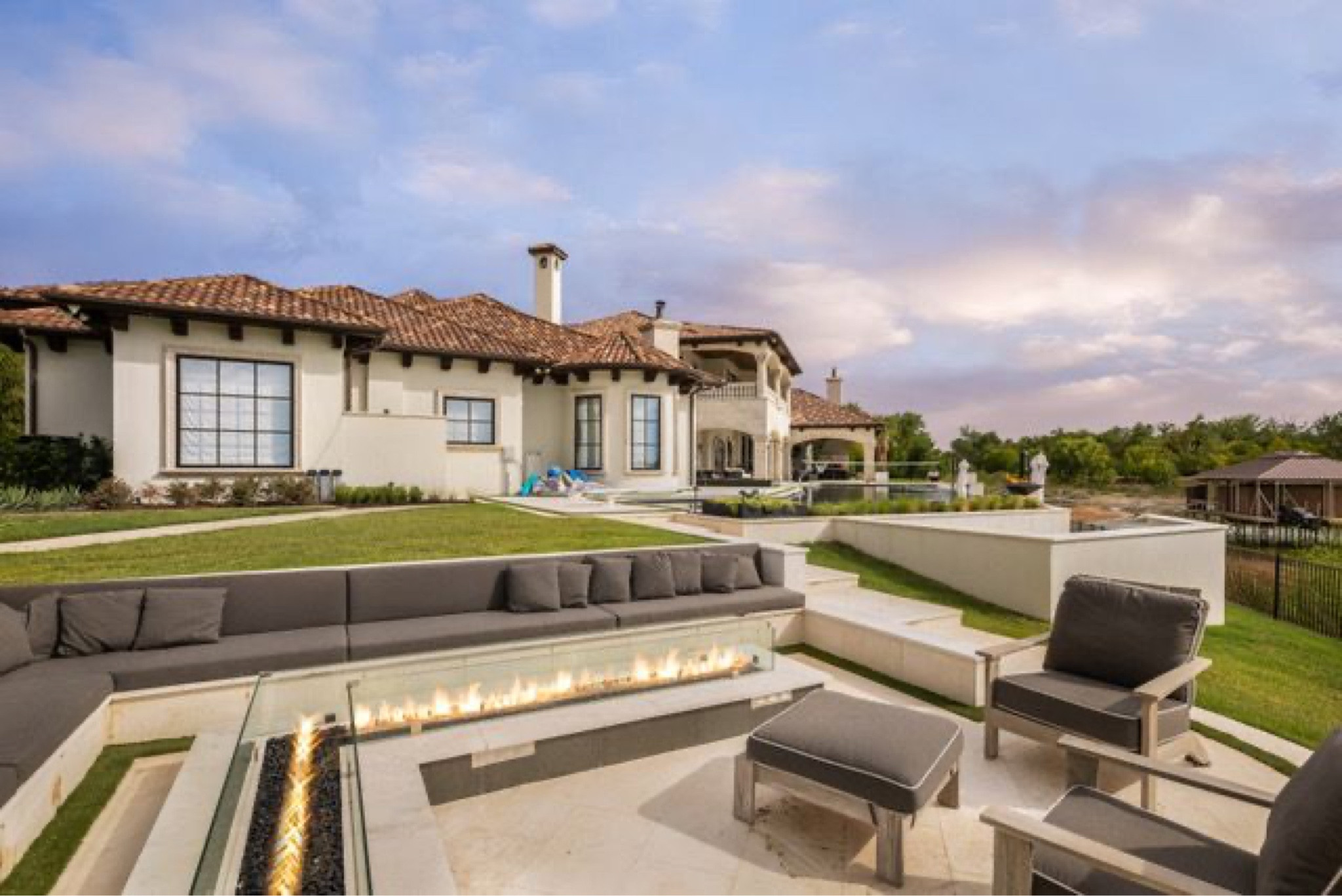 Outdoor Fireplace Design Inspo

Outdoor fireplace  outdoor patio patio  home style  style  outdoor seating   outdoor fireplace styling  outdoor home design  

#LTKStyleTip #LTKHome #LTKSeasonal