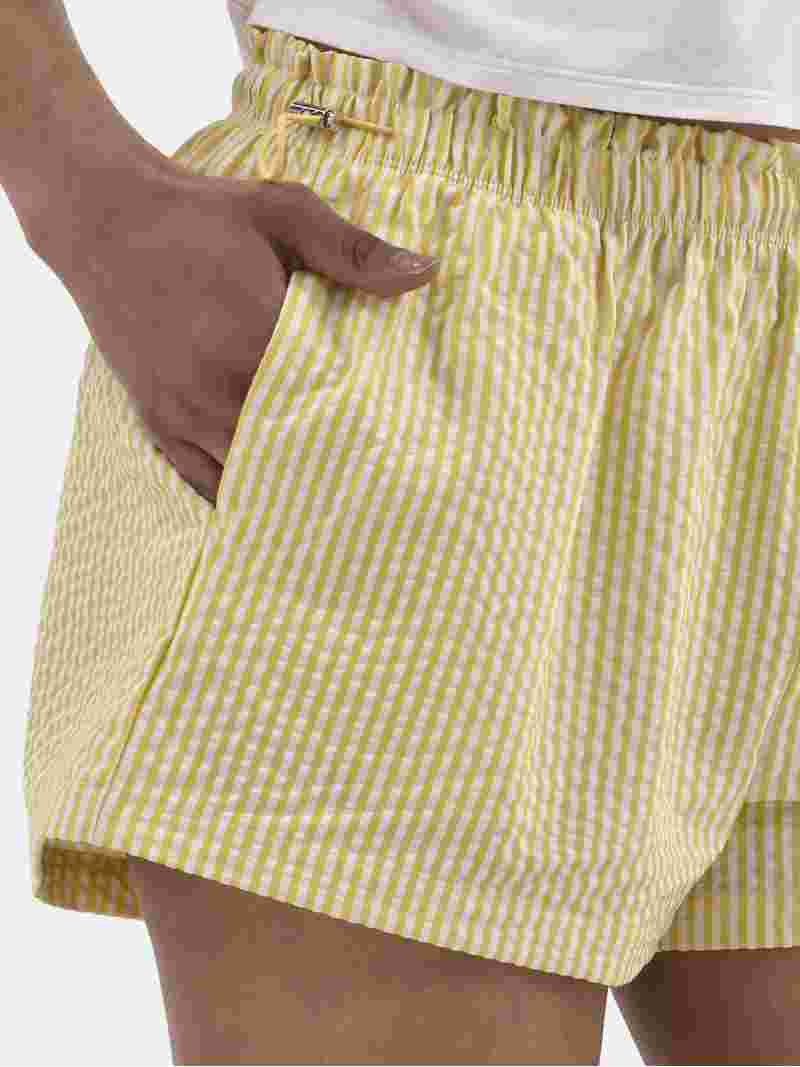 No Boundaries Striped Seersucker Bungee Shorts, 2" Inseam, Women's and Women's Plus | Walmart (US)