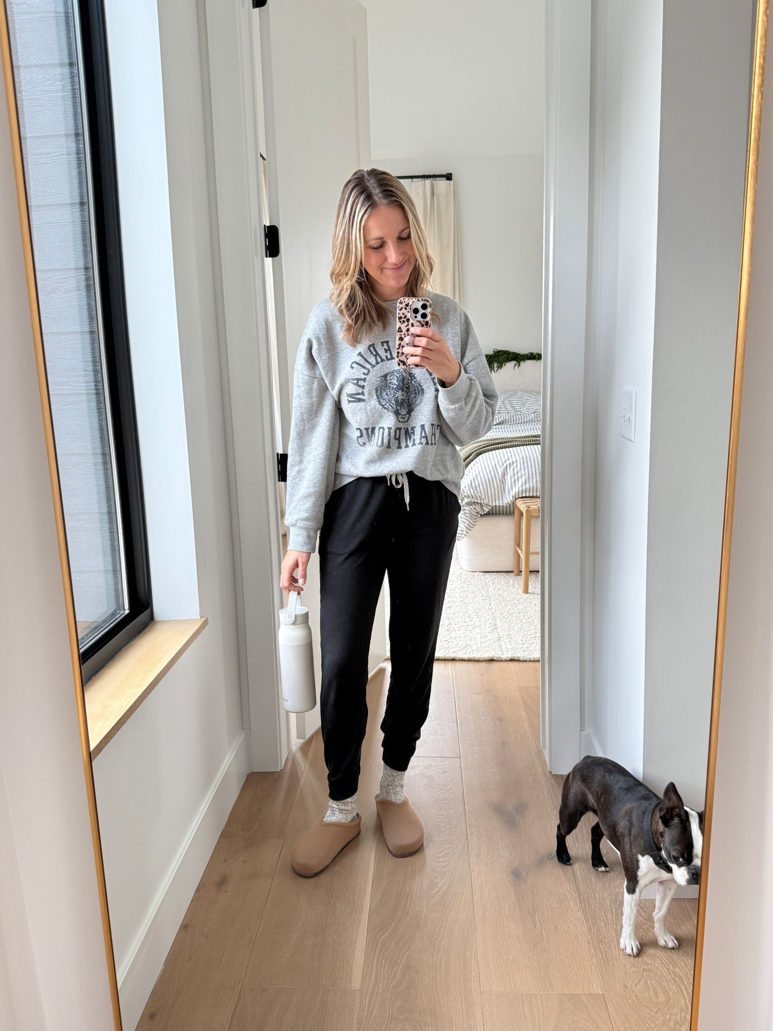 Off to an evening of hockey for the boys ✔️

#LTKootd