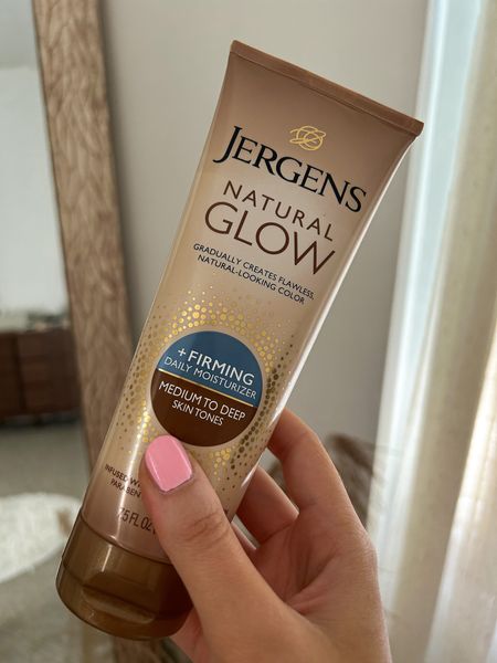 I love using this lotion to extend the longevity of my self tanner. It’s a great drugstore find! Moisturizing and I love the smell. 🤎


#selftan #tan #tanner #tanning #selftanning #jergens #glow #bodycare #skincare #bronze

#LTKbeauty #LTKstyletip #LTKSeasonal