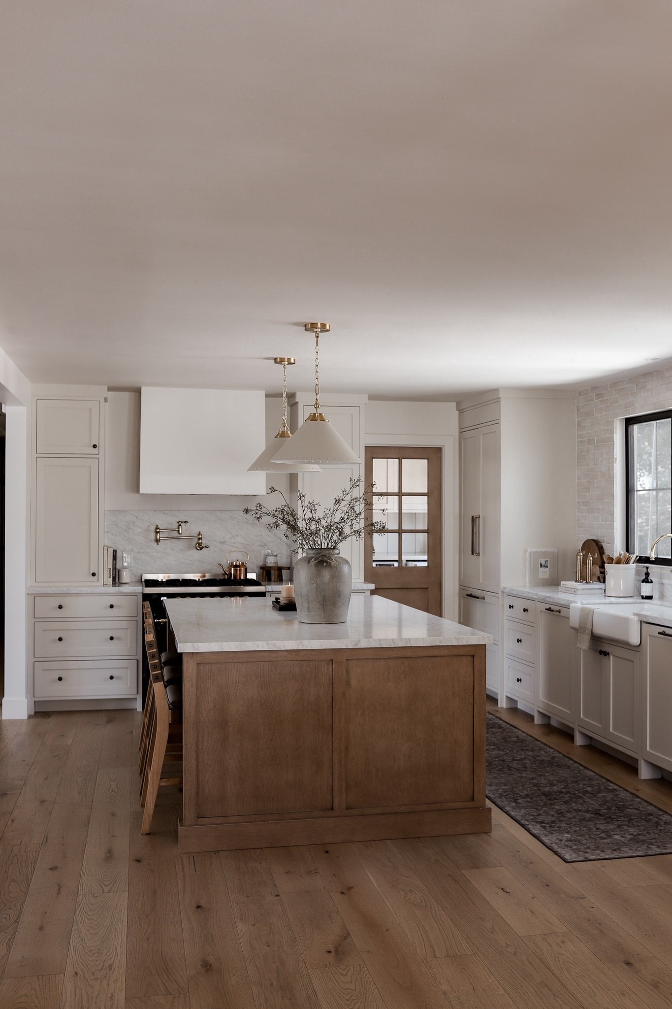 Shop our kitchen!
CABINETS: BM NATURAL CREAM
WALLS/CEILINGS: BM SWISS COFFEE
HARDWARE: BURNISHED ANTIQUE FINISH
ISLAND: WHITE OAK WITH CUSTOM STAIN


#LTKSaleAlert #LTKHome #LTKSeasonal