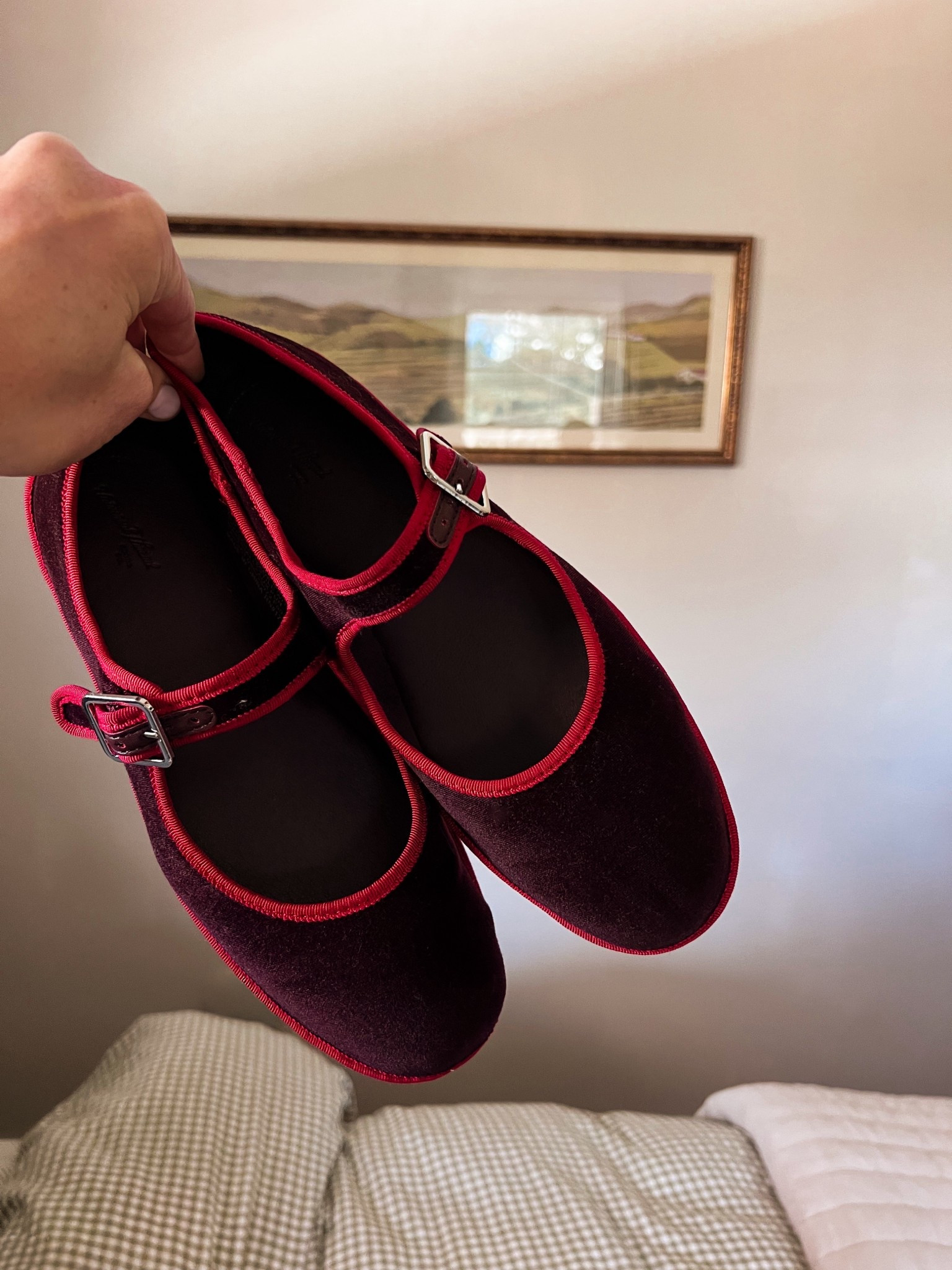 Comfy holiday flats - easy to dress up or dress down! 

#LTKHoliday #LTKSeasonal #LTKFindsUnder50