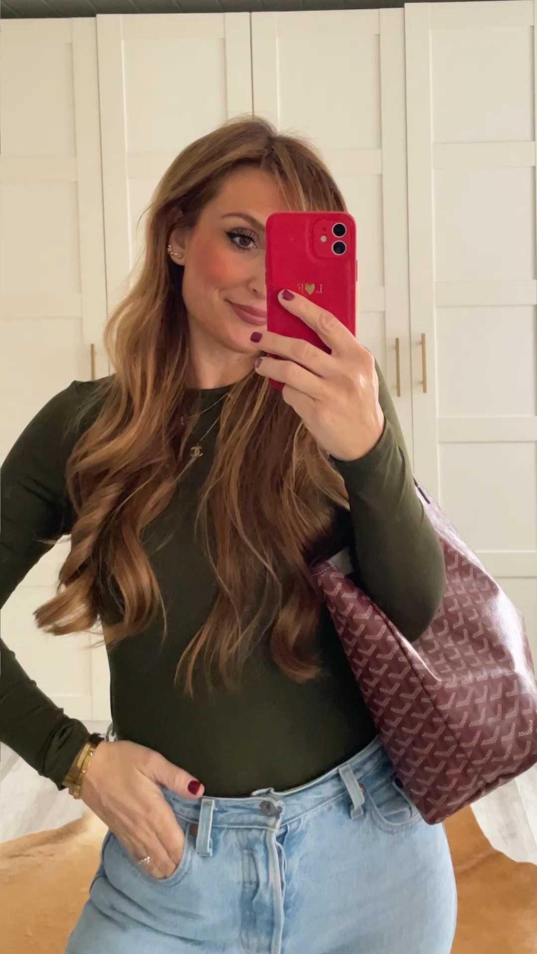 Werbung ✨Ein einfacher Body lässt sich so einfach und vielfältig kombinieren! Ihr könnt damit ein lässiges und edles Outfit für den Tag kreieren. Wie gefällt euch der Look? 

Ich mag die Farben sehr zusammen. Gerade dunkel grün und Bordeaux passt super zusammen. Eine beige Hose würde auch gut passen, jedoch habe ich mich für eine hellblaue Jeans entschieden 

Musik: Language of Love
Musiker: Matthew Holtby

#LTKsale #LTKstyletip #LTKdeutschland