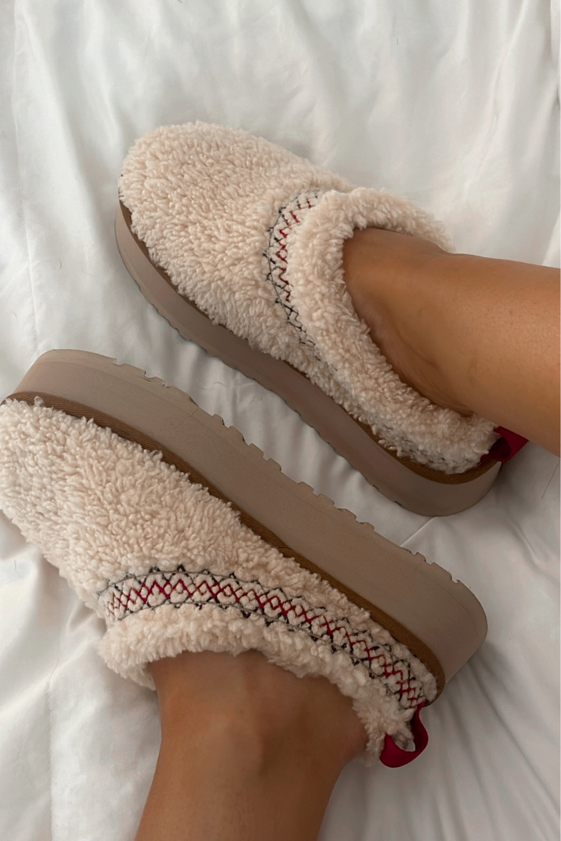 The new ugh braid slippers are chefs kiss for all your cozy fall outfits 🫶🏼🍂



#LTKFind #LTKSeasonal #LTKshoecrush