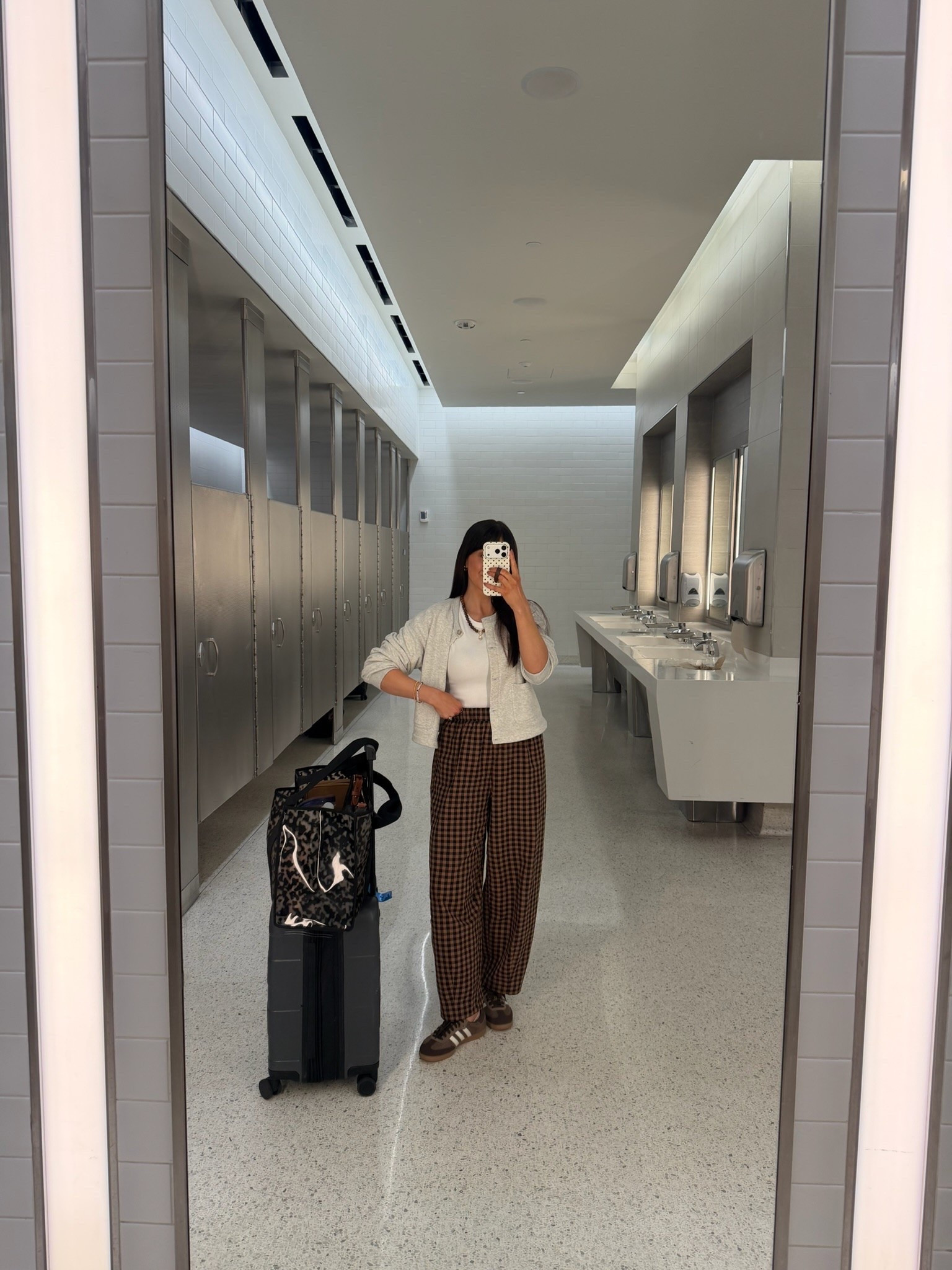 Today’s travel outfit of the day 🤎

Amazon pants, adidas sneakers, Abercrombie YPB cardigan

#LTKTravel #LTKootd