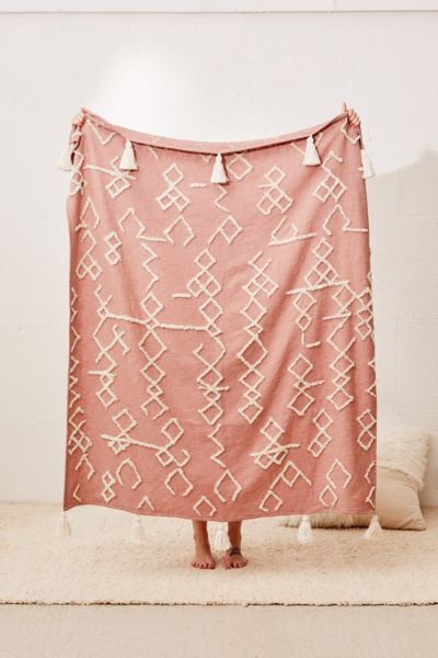 Geo Tufted Tassel Throw Blanket - Pink at Urban Outfitters | Urban Outfitters (US and RoW)