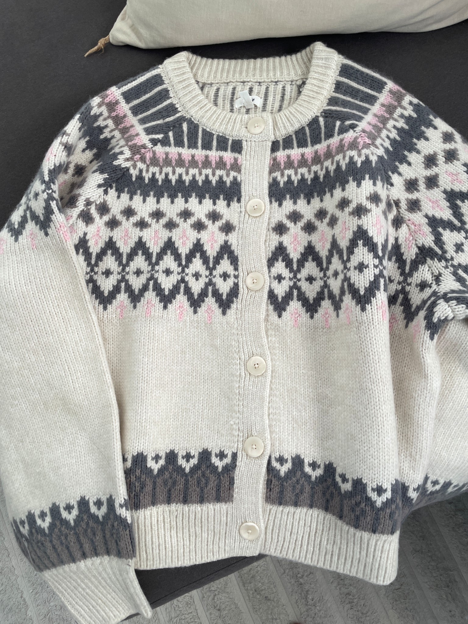 Aerie SOFTEST cardi / sweater!! 
So pretty for the holidays and winter 

#LTKFindsUnder50 #LTKHoliday