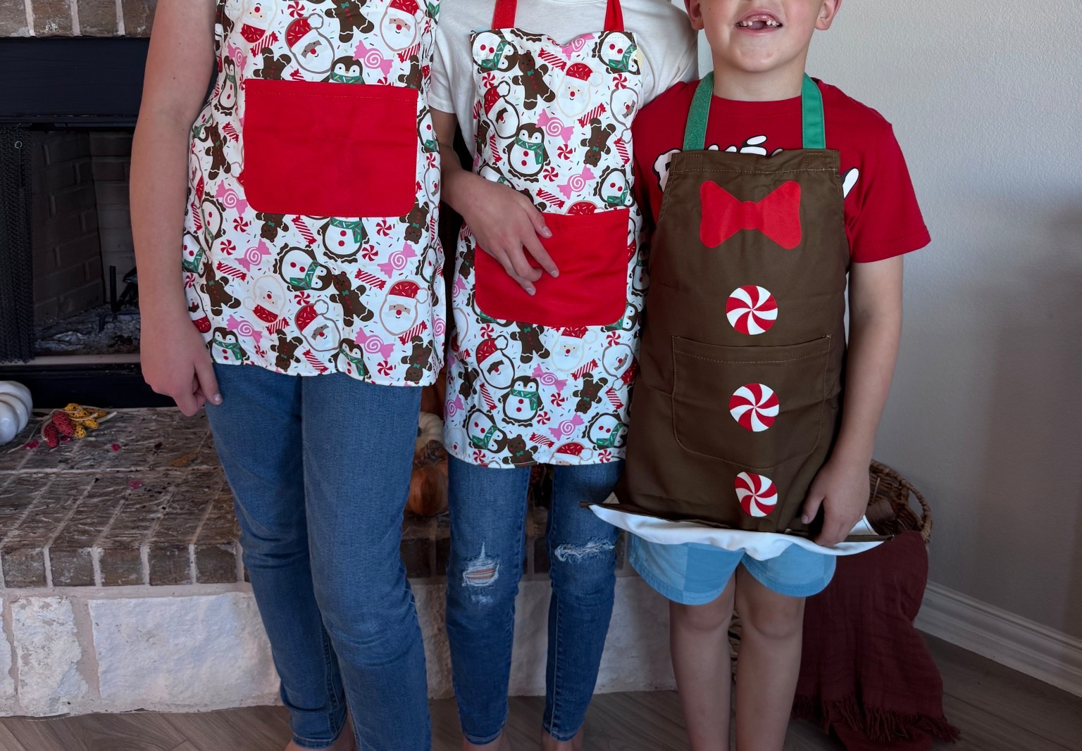 These cute kids aprons are perfect for cookie and gingerbread house decorating 😍😍

#kidsaprons #cookiedecorating #gingerbread #christmasdecor #christmascooking #baking #kidsgifts #gifts #cookies #peppermint #christmas

#LTKSeasonal #LTKHoliday #LTKKids