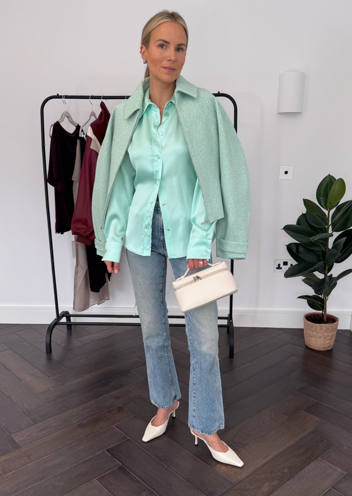 Jean’s and a nice top 💅

#LTKFashionMonth #LTKautumn