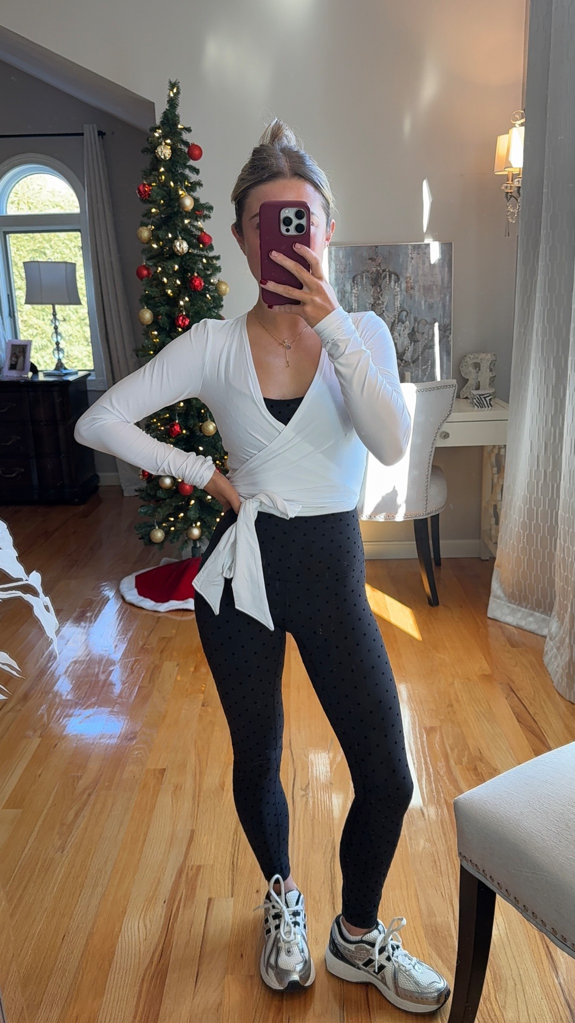 Obsessed with this polka dot set from lulu!! Wearing a xs in bra, 0 in leggings 