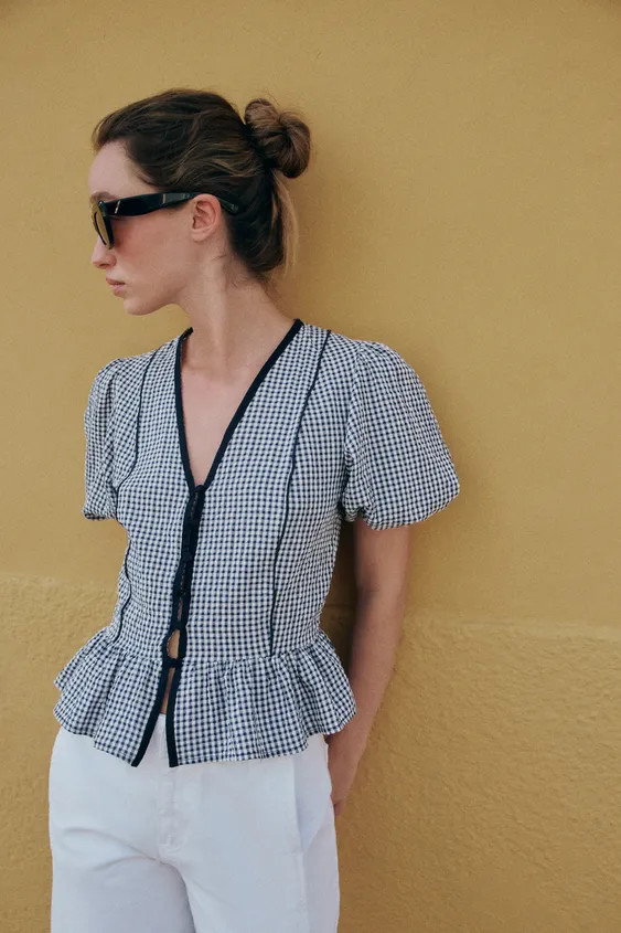 Model height: 170 cmV-neck blouse featuring short puff sleeves with elastic cuffs. Flared hem. Fr... | Zara US