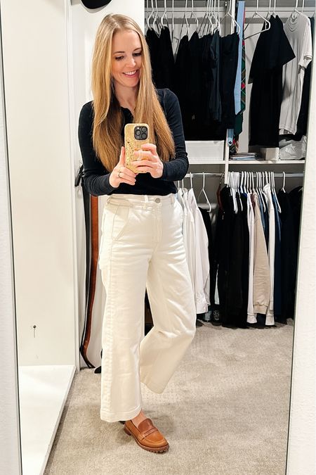 Hair wash day AND a new pair of pants. I got these Everlane wide leg jeans on thredup (surprise surprise) and I’m loving them. 

Paired with my most worn shirt and my most beloved non-sneaker shoes because I’m nothing if not predictable. 