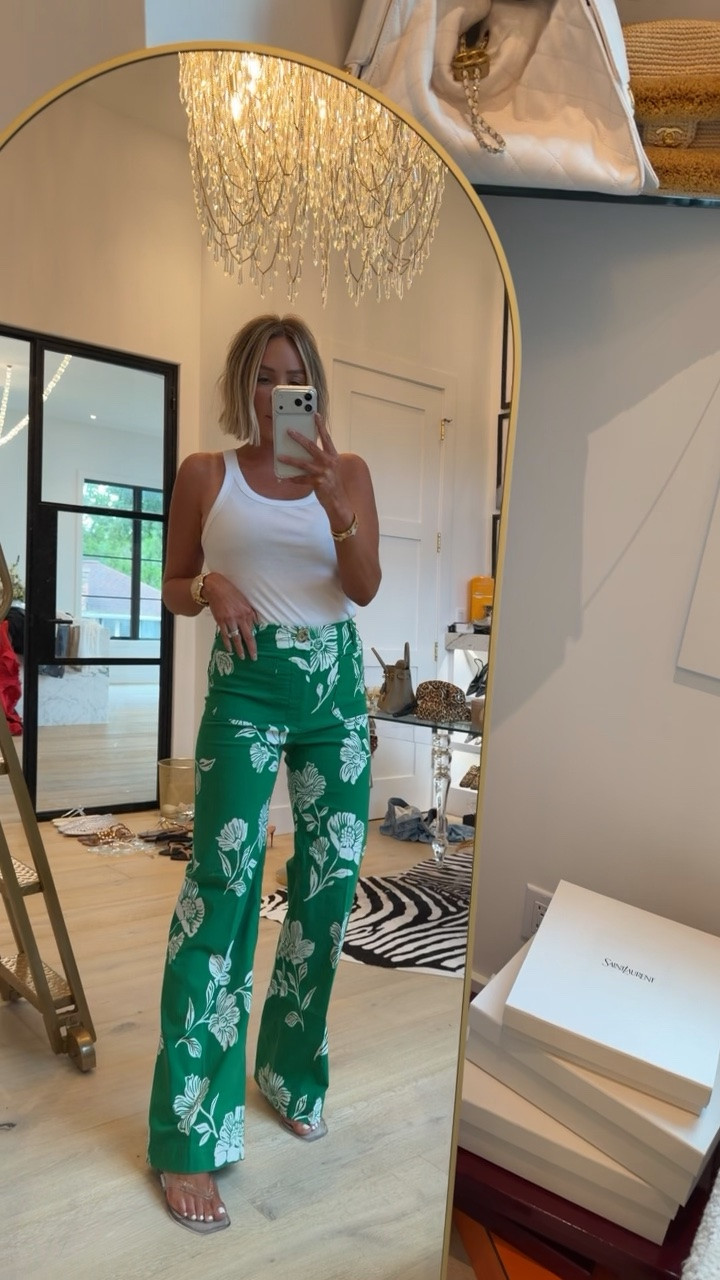 These pants are super cute and so comfortable 💯💯💯 use my code ABBY20 for 20% off