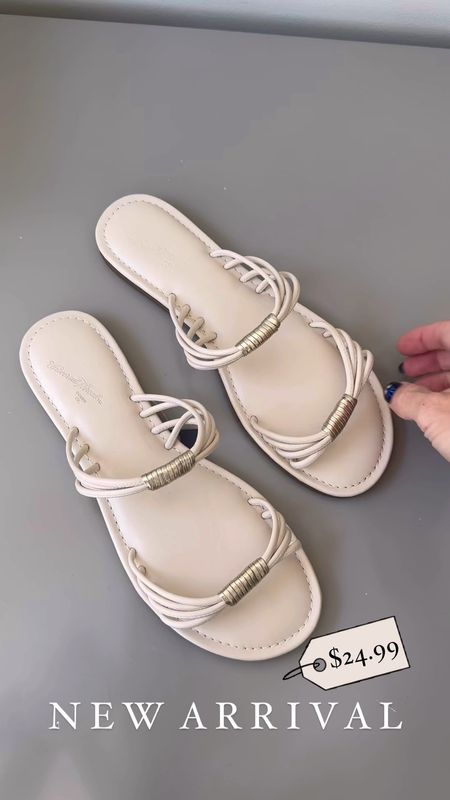 The perfect everyday sandal for summer and spring under $25.  The perfect flat for going out or heading to brunch.  

#Resortwear #springShoes #Sandals #SummerShoes #VacationOutfit #festival



#LTKfindsunder50 #LTKVideo #LTKshoecrush