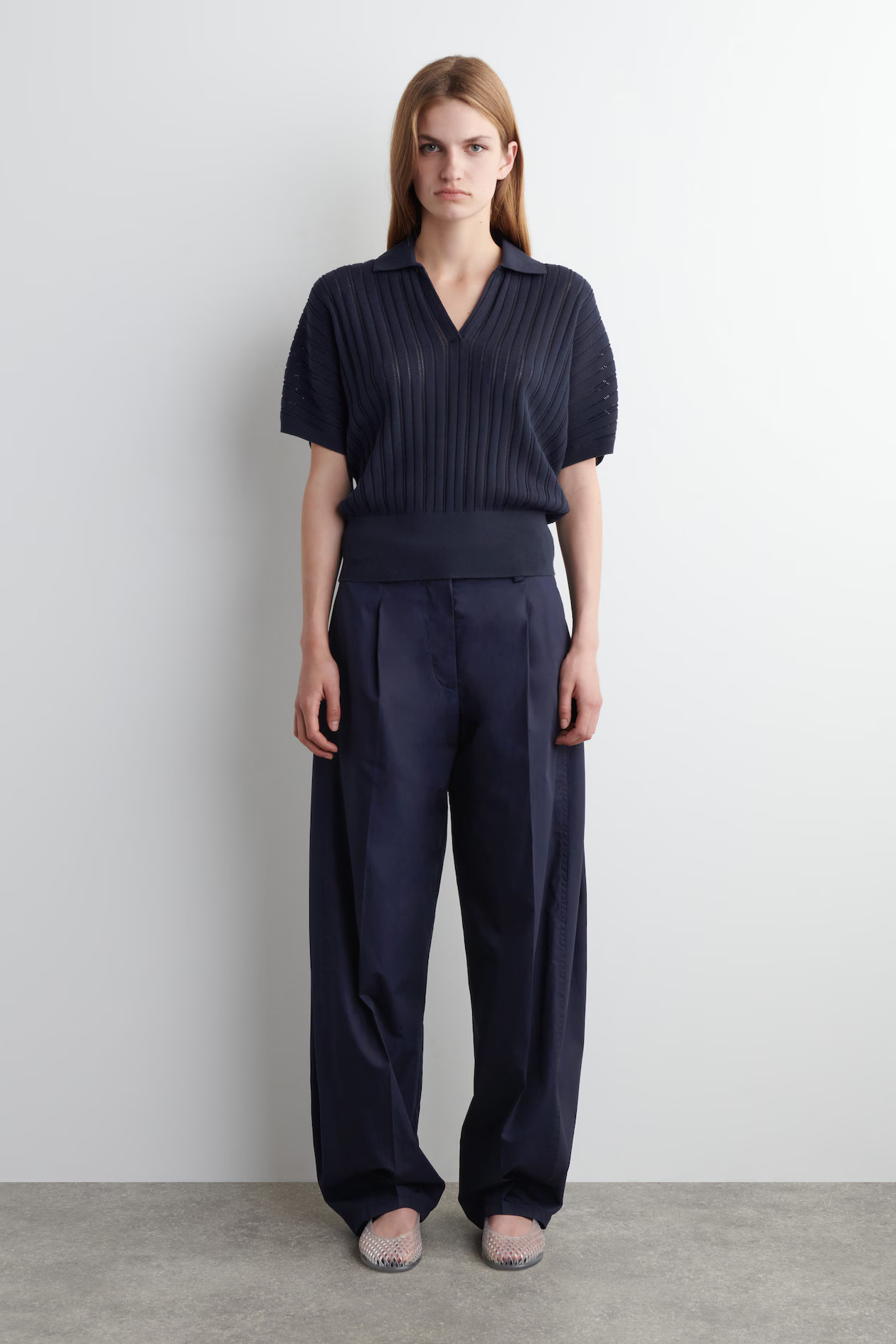 PLEATED COTTON BARREL-LEG TROUSERS - NAVY | COS | COS (EU)