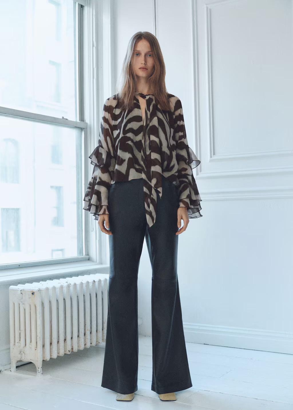 Printed blouse with flared sleeves brown - Woman - 8 - MANGO | MANGO (UK)