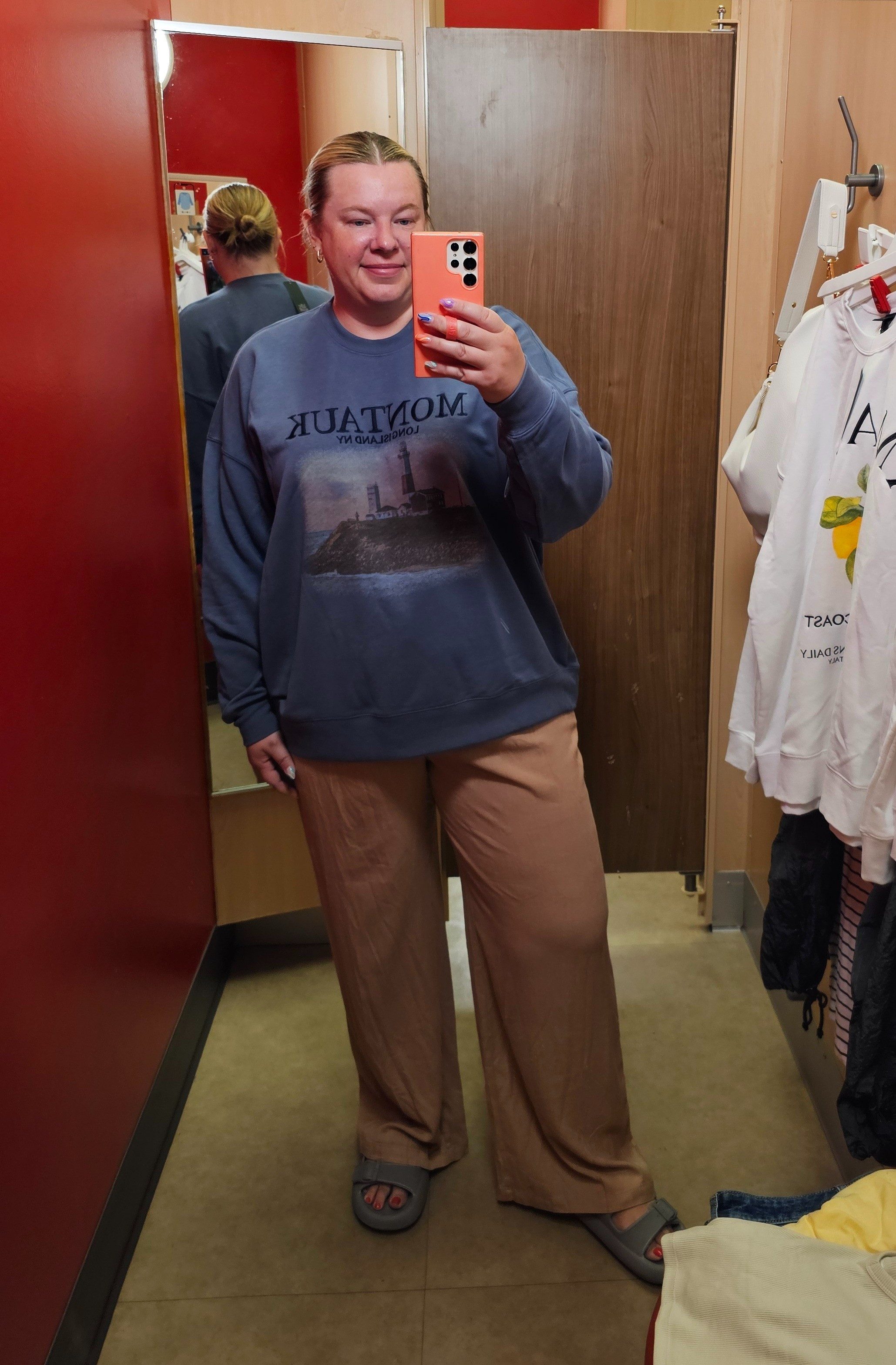 Sweatshirt is an XXL. Pants are an XL. 

#LTKFindsUnder50 #LTKMidsize #LTKOver40