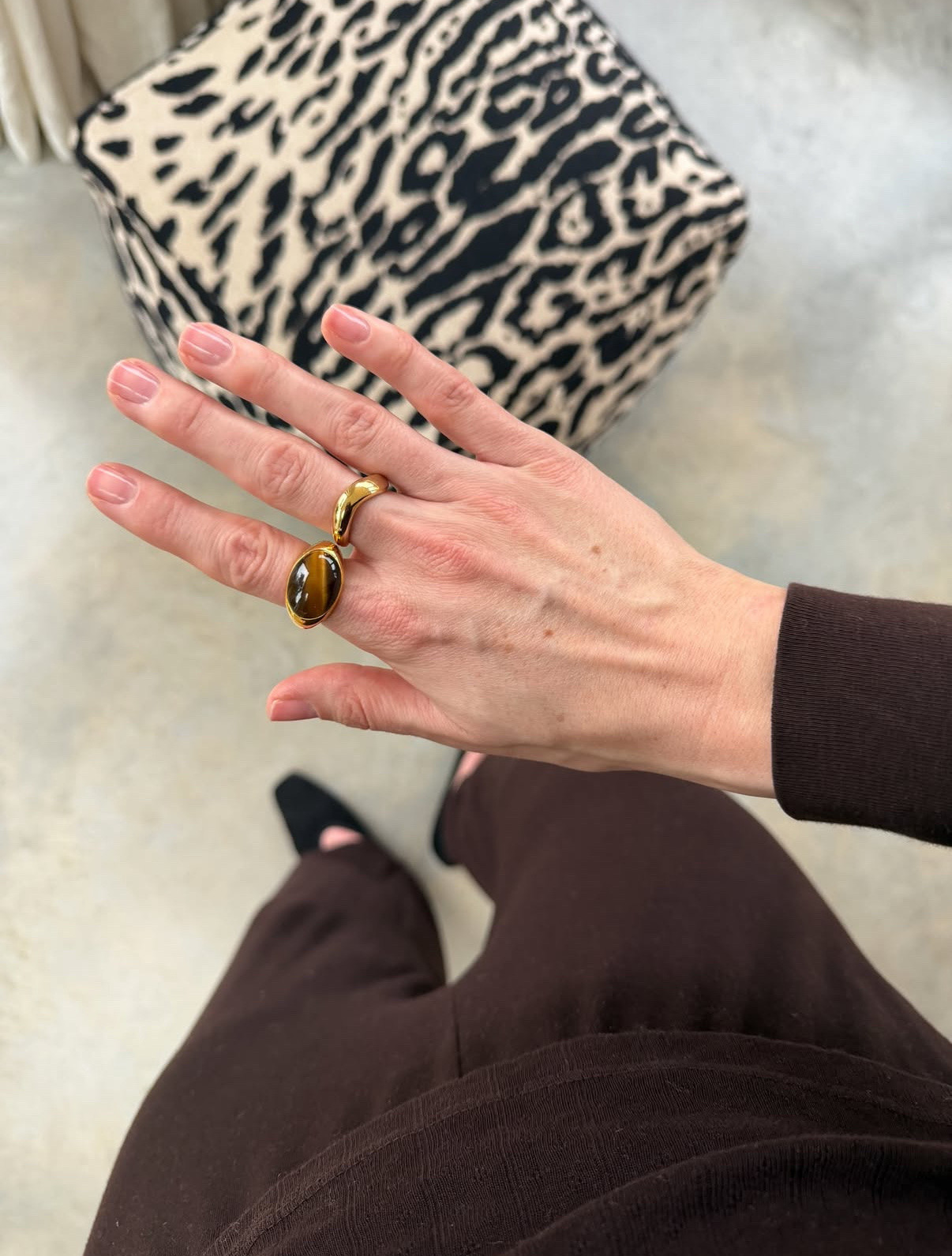 Jewellery details and the ultimate cosy chic chocolate brown working from home outfit from Donni

#LTKwinter #LTKstyletip