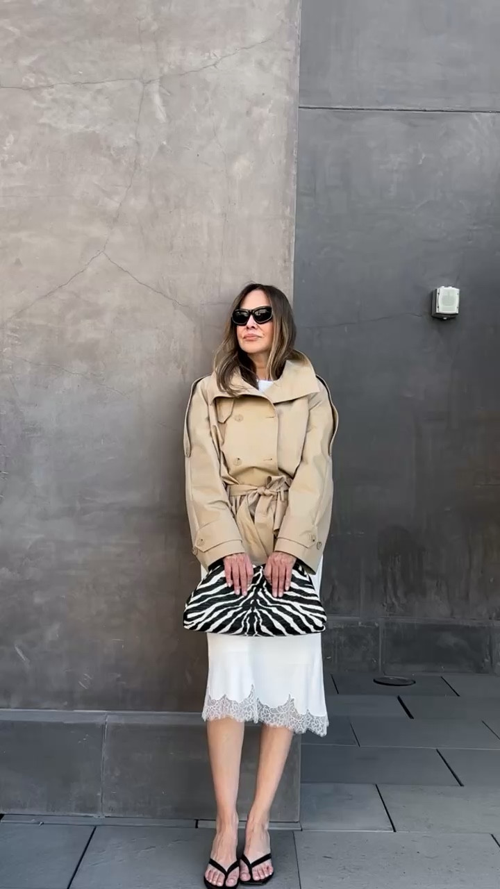 HOW TO WEAR A SHORT TRENCH 
Zara trench coat wearing a size medium 
Fits oversized 

#LTKootd #LTKTravel #LTKgrwm