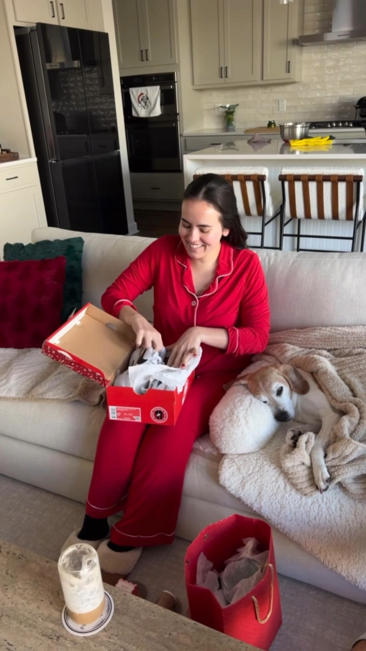 Vlogmas Day 10 🎄Christmas vlog, Christmas morning, Christmas decor 

#LTKHoliday #LTKWatchNow #LTKSeasonal