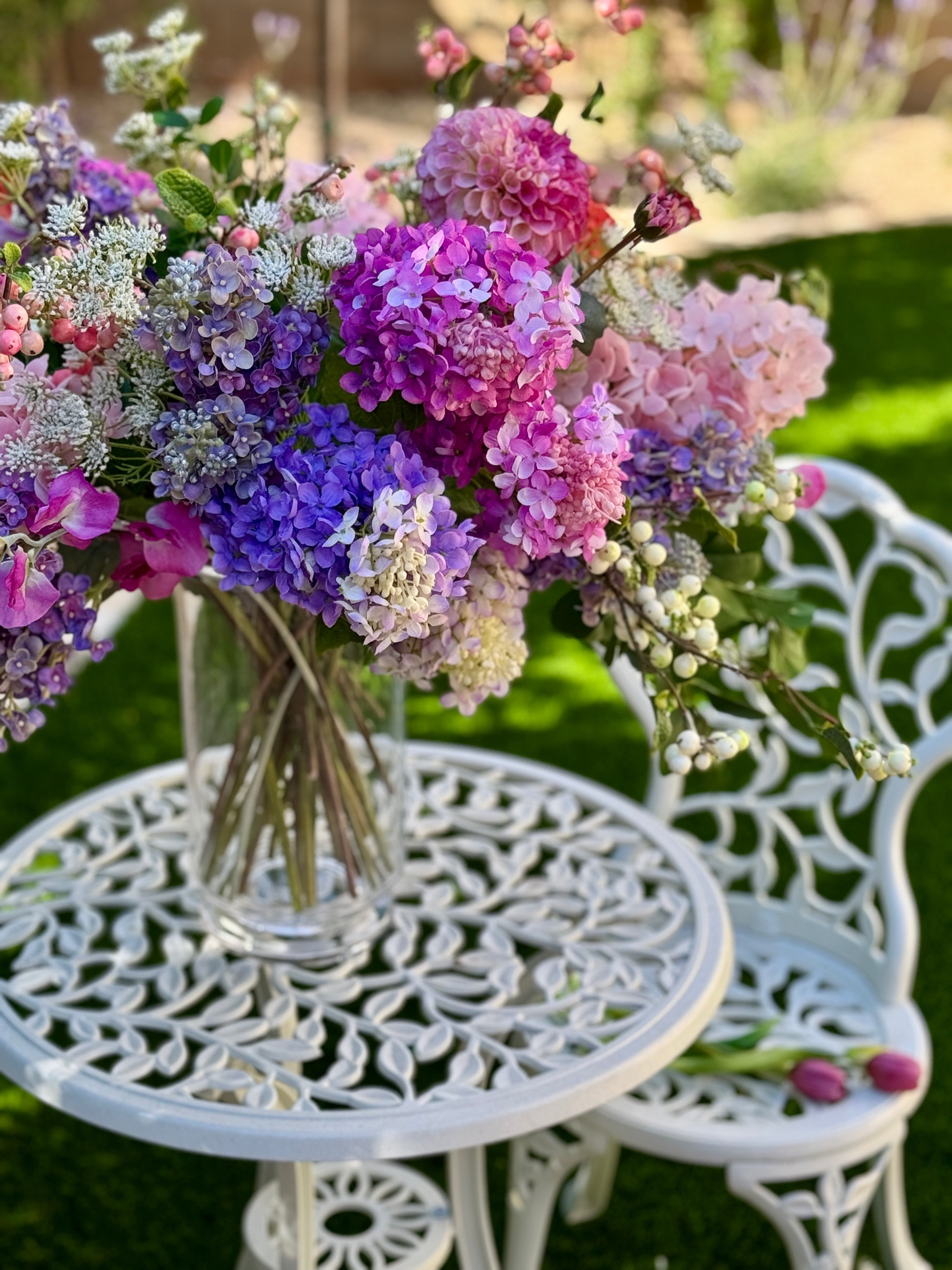 Create a vibrant, cheerful floral arrangement with these beautiful, budget-friendly blooms. 

Real touch Dahlias, hydrangea, lilac, sweet pea, snowberry, ficus, queen Anne’s lace 

#LTKFindsUnder50 #LTKHome