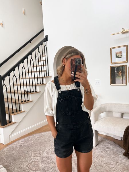 Cutest overalls!! 🤩  these come in 3 color washes! Super super cute & easy to wear! 



Sizing Details ✨ 
5’4’’ • 124lbs • 30D 

Top: XS
Bottom: S *I do think the legs run a bit tight! A few others have said that too so just something to keep in mind 🫶🏻 could always cut a slit in the sides!

#LTKStyleTip #LTKFindsUnder50 #LTKSeasonal