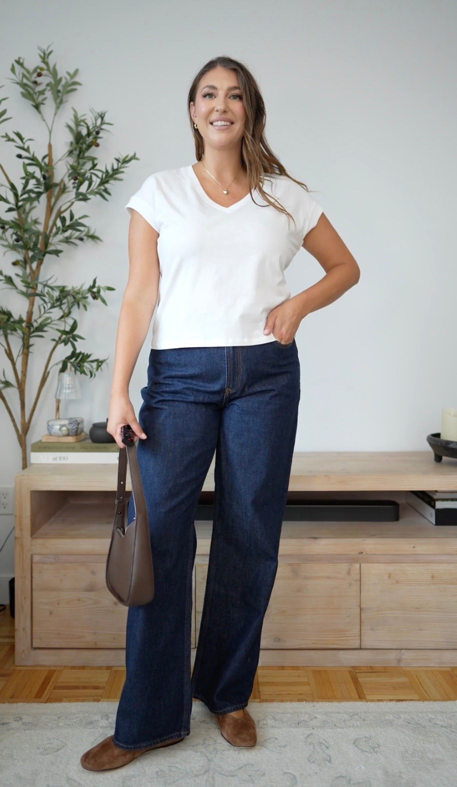 Effortless fall denim: dark wash wide-leg jeans, a crisp white tee, chocolate suede flats, and a brown shoulder bag. Classic, polished, and easy for everyday wear.

dark wash jeans, wide leg denim, fall outfit, white tee outfit, brown suede flats, chocolate brown bag, casual chic, elevated basics, everyday style

#LTKootd #LTKMidsize #LTKmomlife