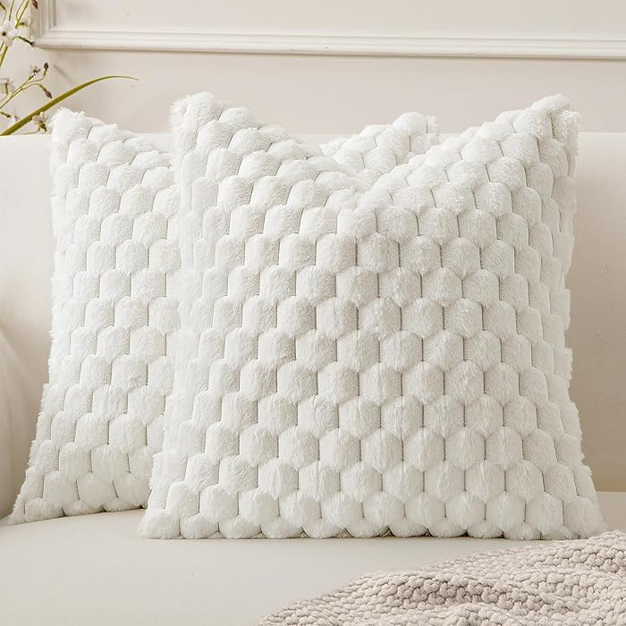 MIULEE Christmas White Faux Fur Decorative Throw Pillow Covers 18x18 Inch Set of 2 Super Soft Coz... | Amazon (US)