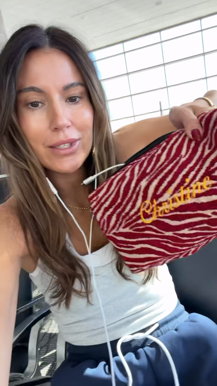 What’s in my airport carry on bag!

ARMRA,  @Vivrelle travel bag, travel outfit

#LTKootd #LTKselfcare #LTKTravel