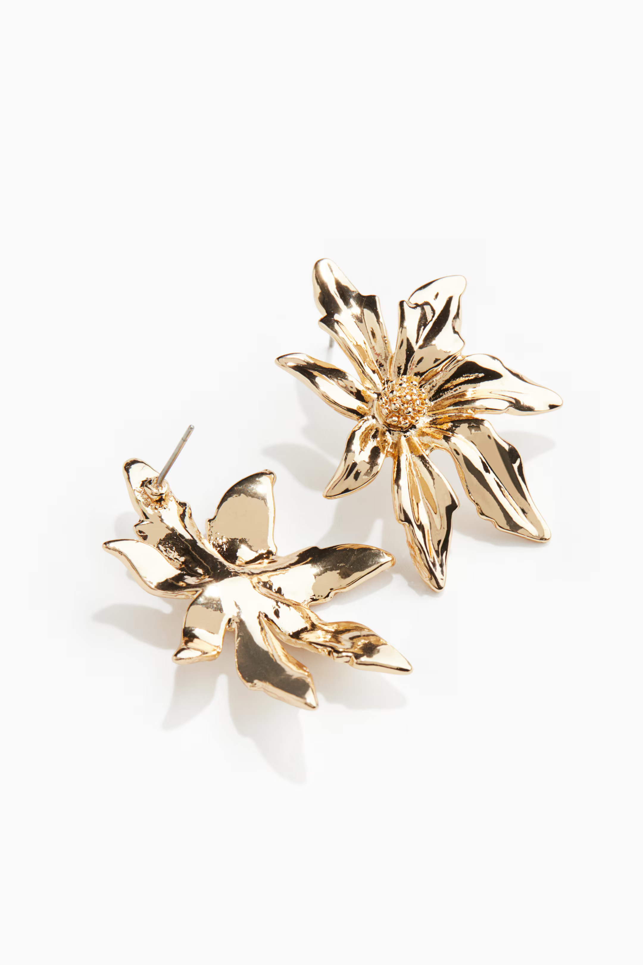 Flower-shaped earrings | H&M (UK, MY, IN, SG, PH, TW, HK)