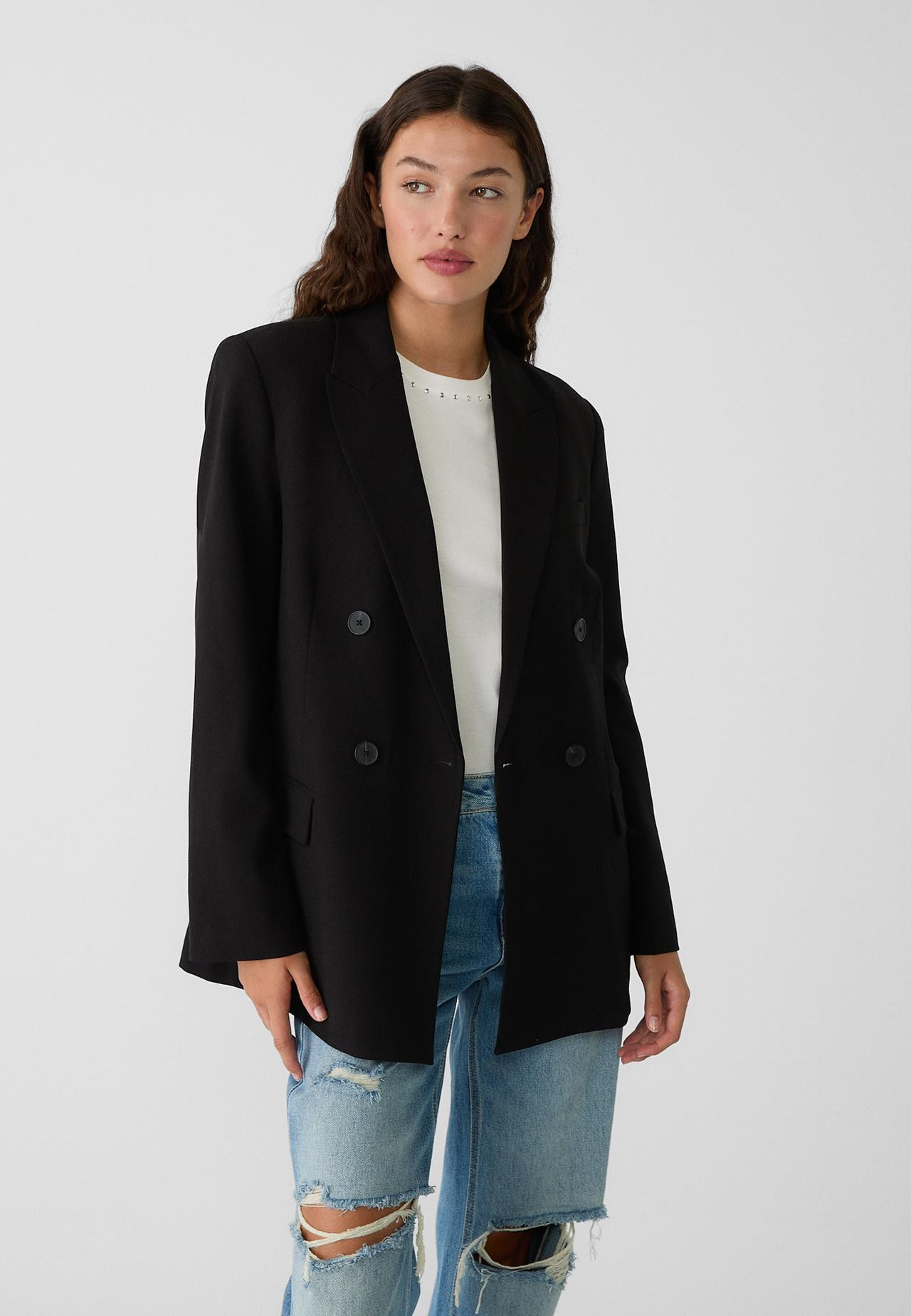Blazer with a lapel collar and long sleeves. Front welt pockets with flaps. Double-breasted butto... | Stradivarius (UK)