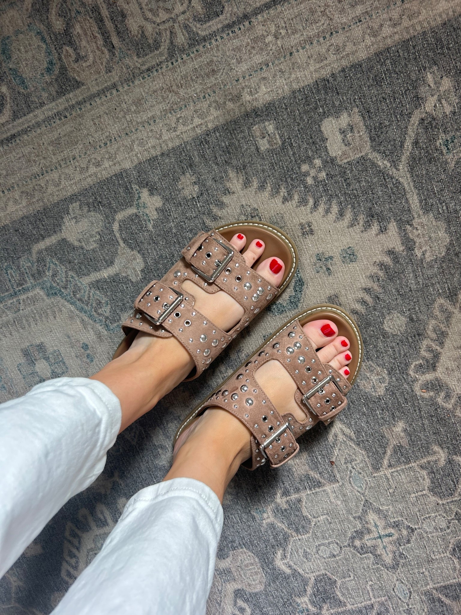 My favorite target sandals! If you want comfy.. these are it!!

#targetshoes #targetsandals #footbedsandals #comfyshoes 