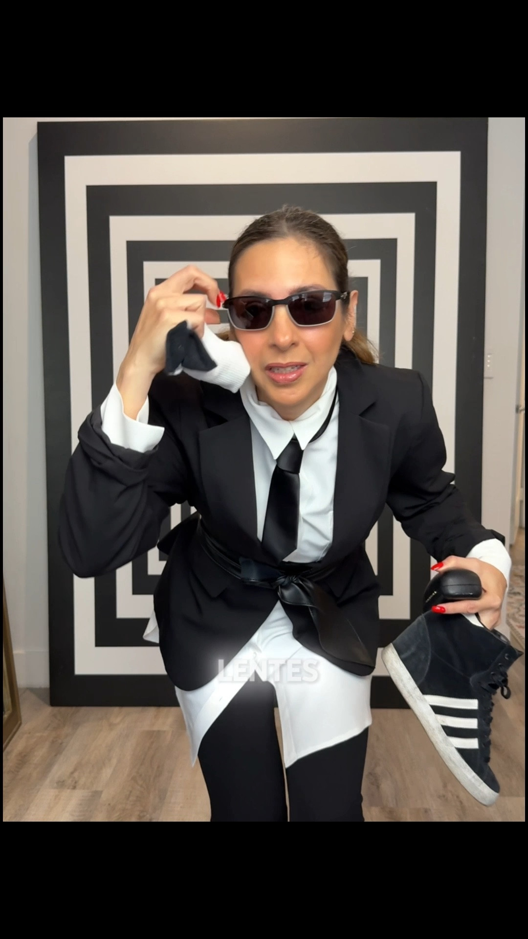 Esto para usted era sólo para diversión, pero bueno como te gustó tanto el Outfit aquí te pongo alguna de las piezas que llevo puestas más algunas sustituciones bastante cercanas
Me cuentas. Besitos 💋♥️